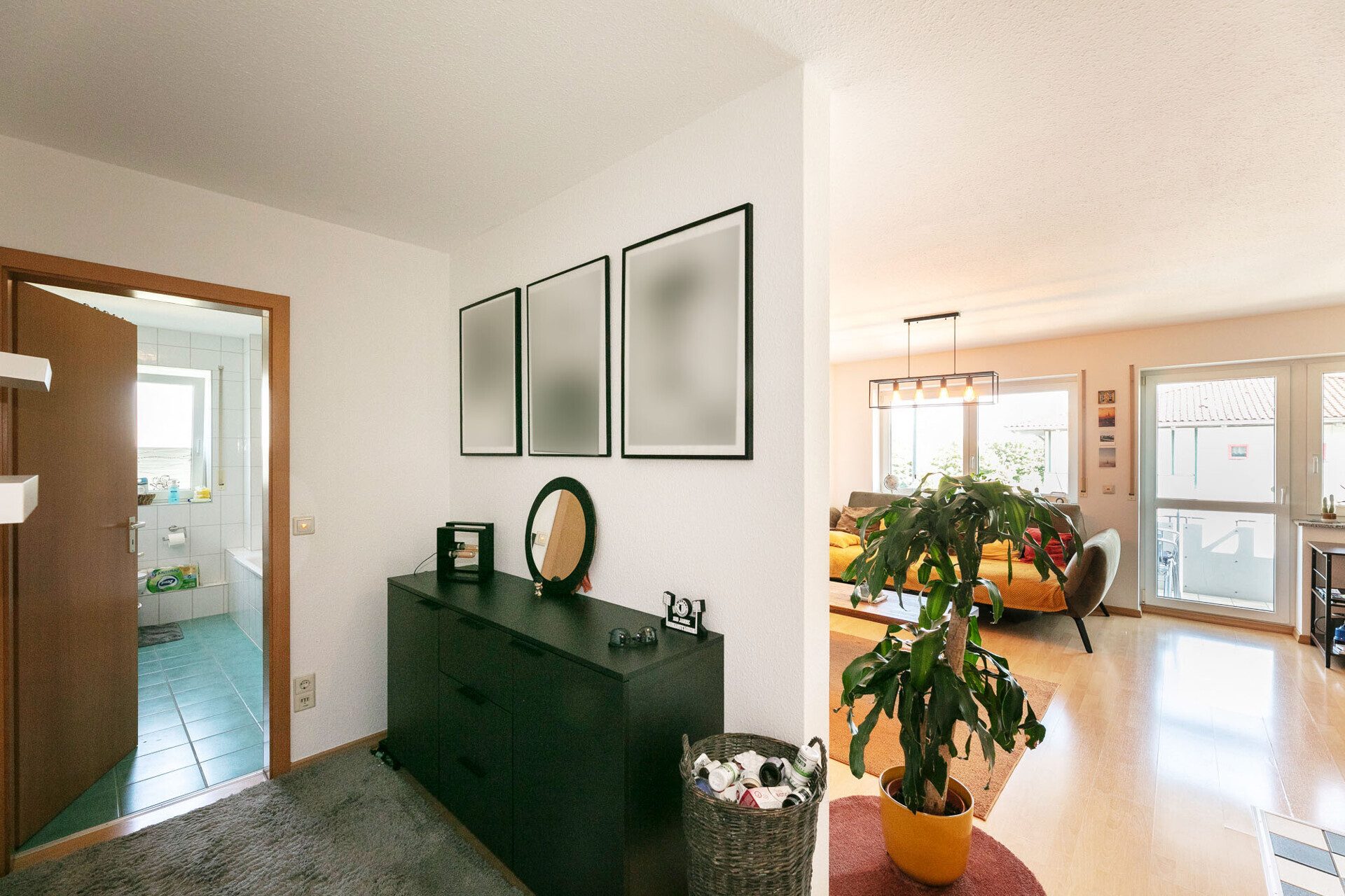 Immobilienangebot - Neu-Ulm - Alle - Wohnen mit Komfort: 2 Zimmer, Balkon und Tiefgaragenstellplatz