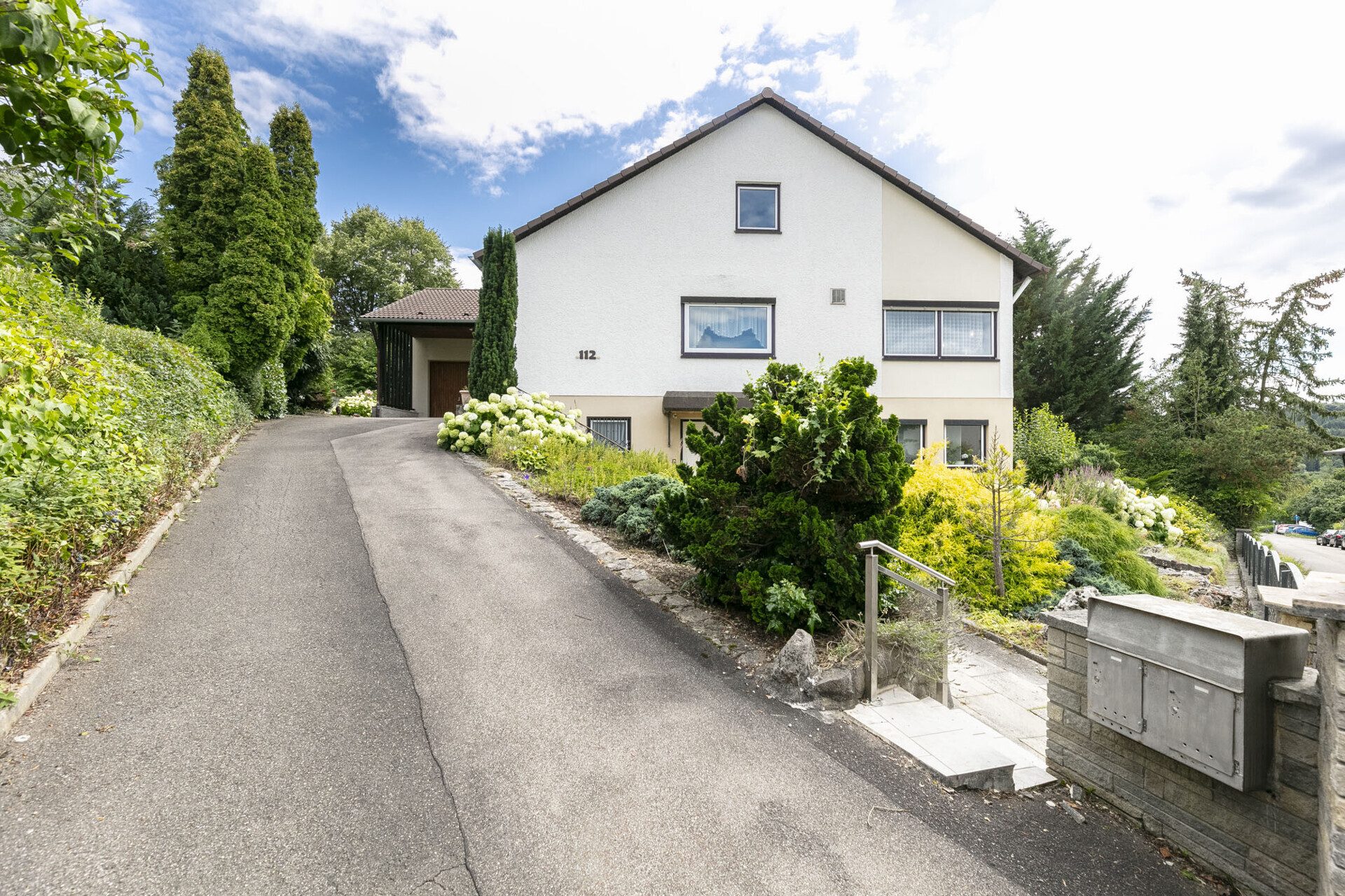 Immobilienangebot - Blaustein - Alle - Großzügiges Haus in begehrter Südhanglage mit über 1.000 m² Traumgrundstück
