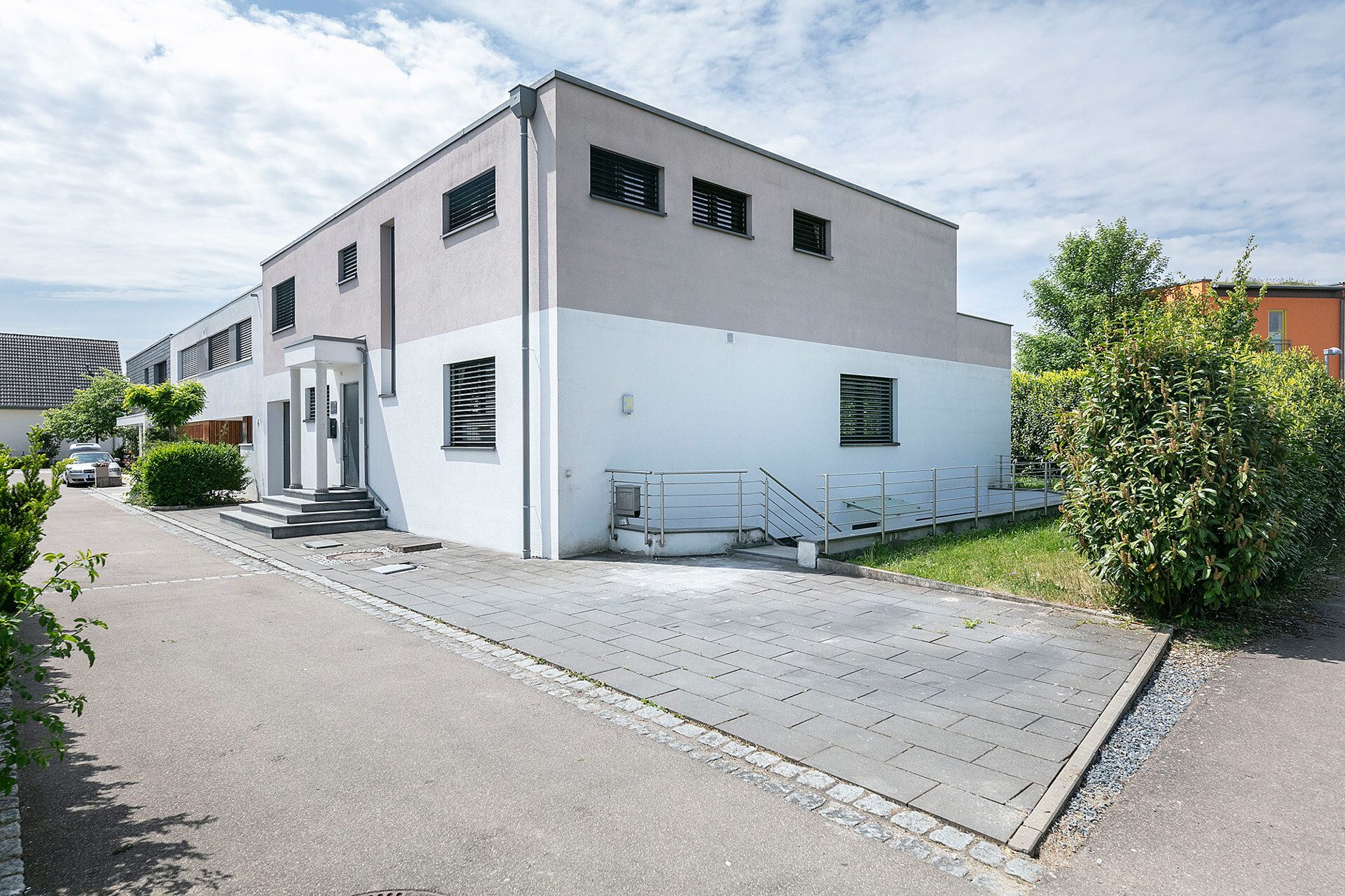 Immobilienangebot - Ulm / Wiblingen - Alle - Modernes Reiheneckhaus mit hochwertiger Ausstattung und Einliegerwohnung