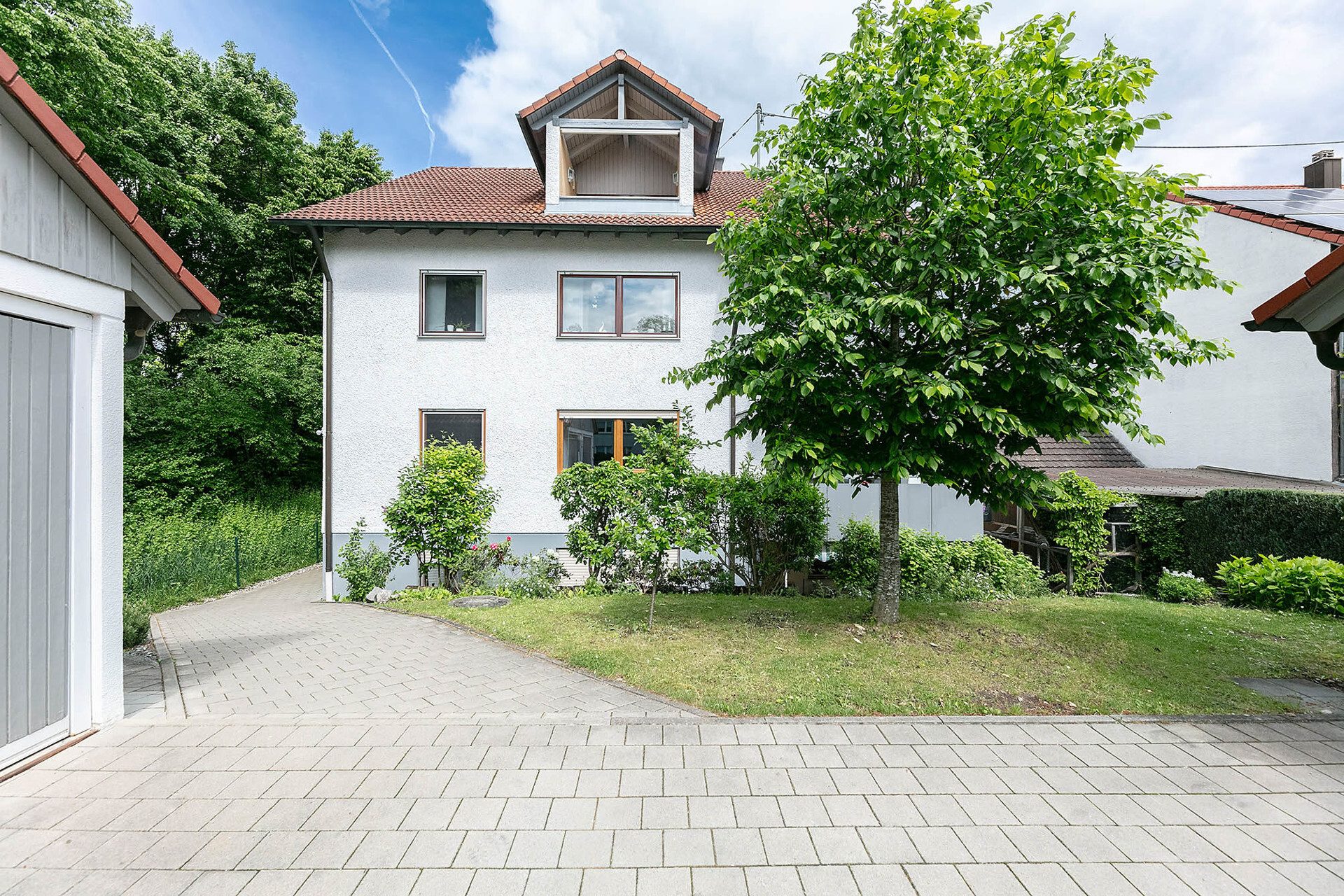 Immobilienangebot - Neu-Ulm / Burlafingen - Alle - -Stilvoll gestaltete 4,5-Zi.-Wohnung-
mit eigenem Gartenanteil