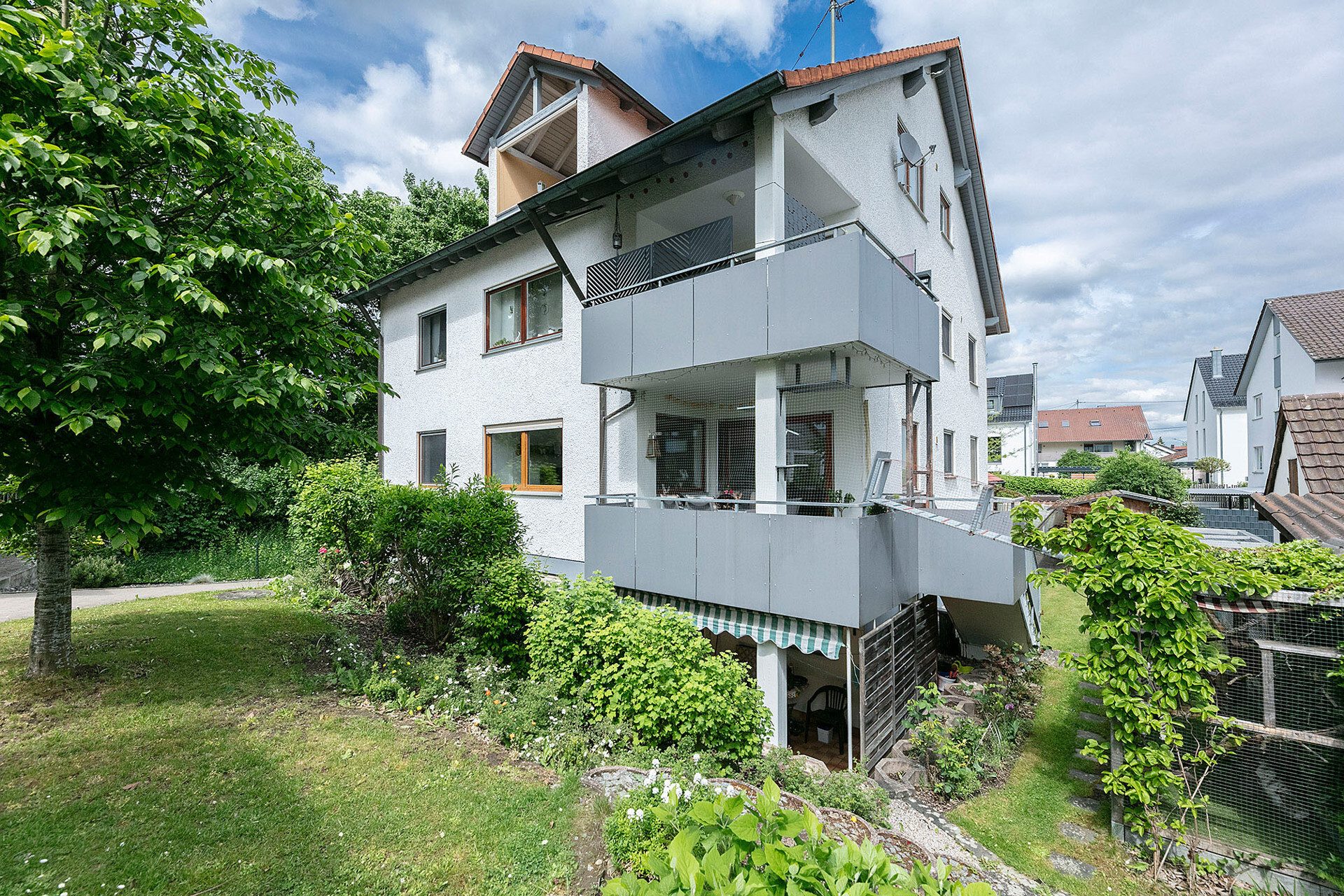 Immobilienangebot - Neu-Ulm / Burlafingen - Alle - -Stilvoll gestaltete 4,5-Zi.-Wohnung-
mit eigenem Gartenanteil