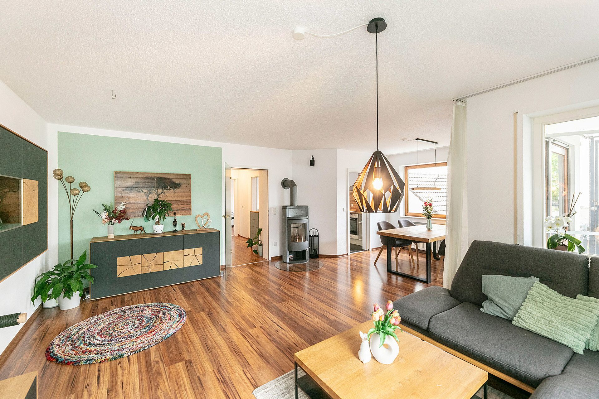 Immobilienangebot - Neu-Ulm / Burlafingen - Alle - -Stilvoll gestaltete 4,5-Zi.-Wohnung-
mit eigenem Gartenanteil