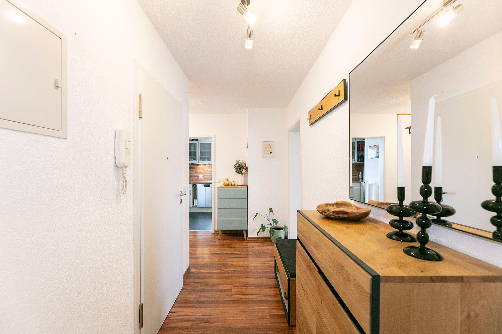 Immobilienangebot - Neu-Ulm / Burlafingen - Alle - -Stilvoll gestaltete 4,5-Zi.-Wohnung-
mit eigenem Gartenanteil