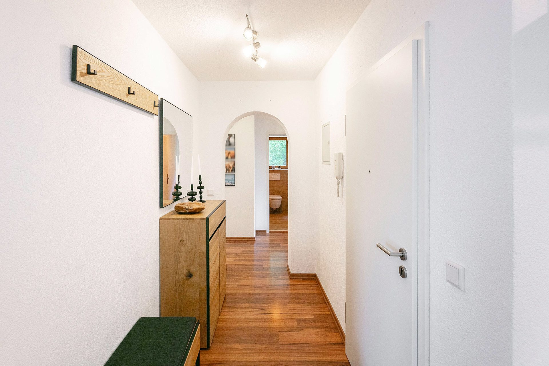 Immobilienangebot - Neu-Ulm / Burlafingen - Alle - -Stilvoll gestaltete 4,5-Zi.-Wohnung-
mit eigenem Gartenanteil