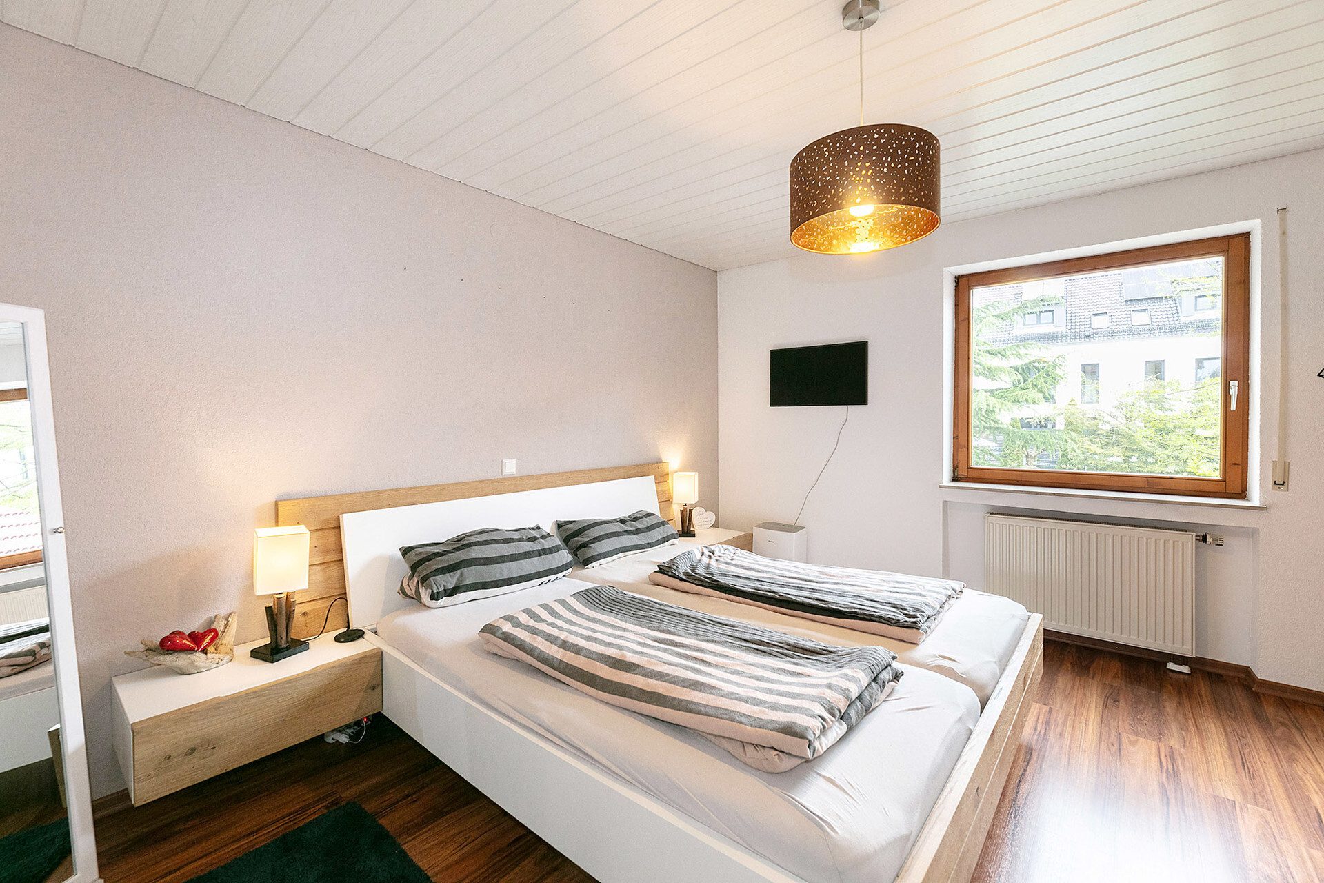 Immobilienangebot - Neu-Ulm / Burlafingen - Alle - -Stilvoll gestaltete 4,5-Zi.-Wohnung-
mit eigenem Gartenanteil