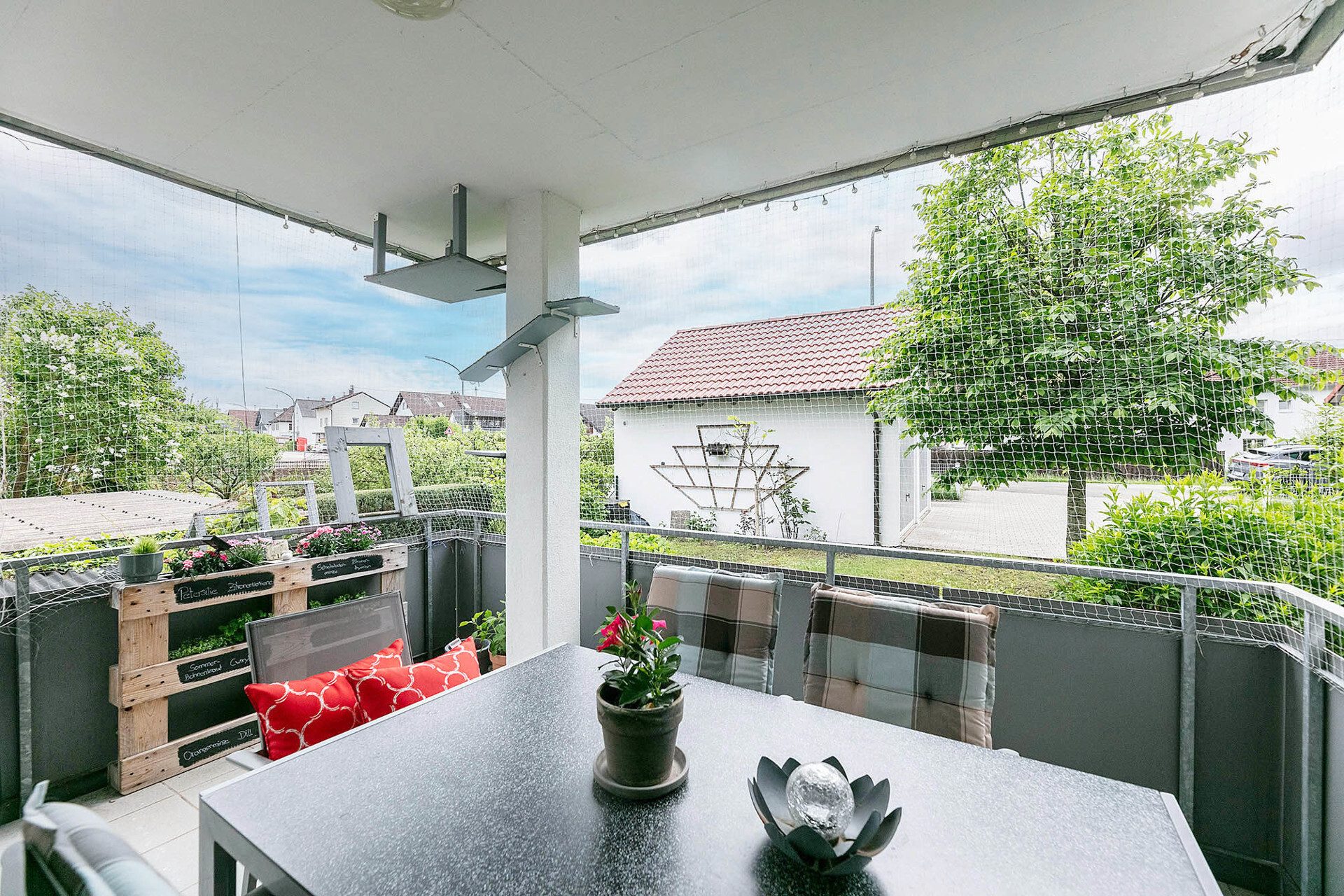 Immobilienangebot - Neu-Ulm / Burlafingen - Alle - -Stilvoll gestaltete 4,5-Zi.-Wohnung-
mit eigenem Gartenanteil