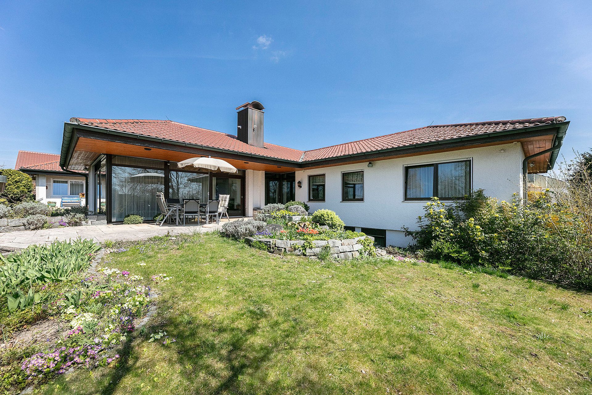 Immobilienangebot - Erbach - Alle - Großzügiges Bungalow mit Wellnessbereich auf sonnigem Eckgrundstück