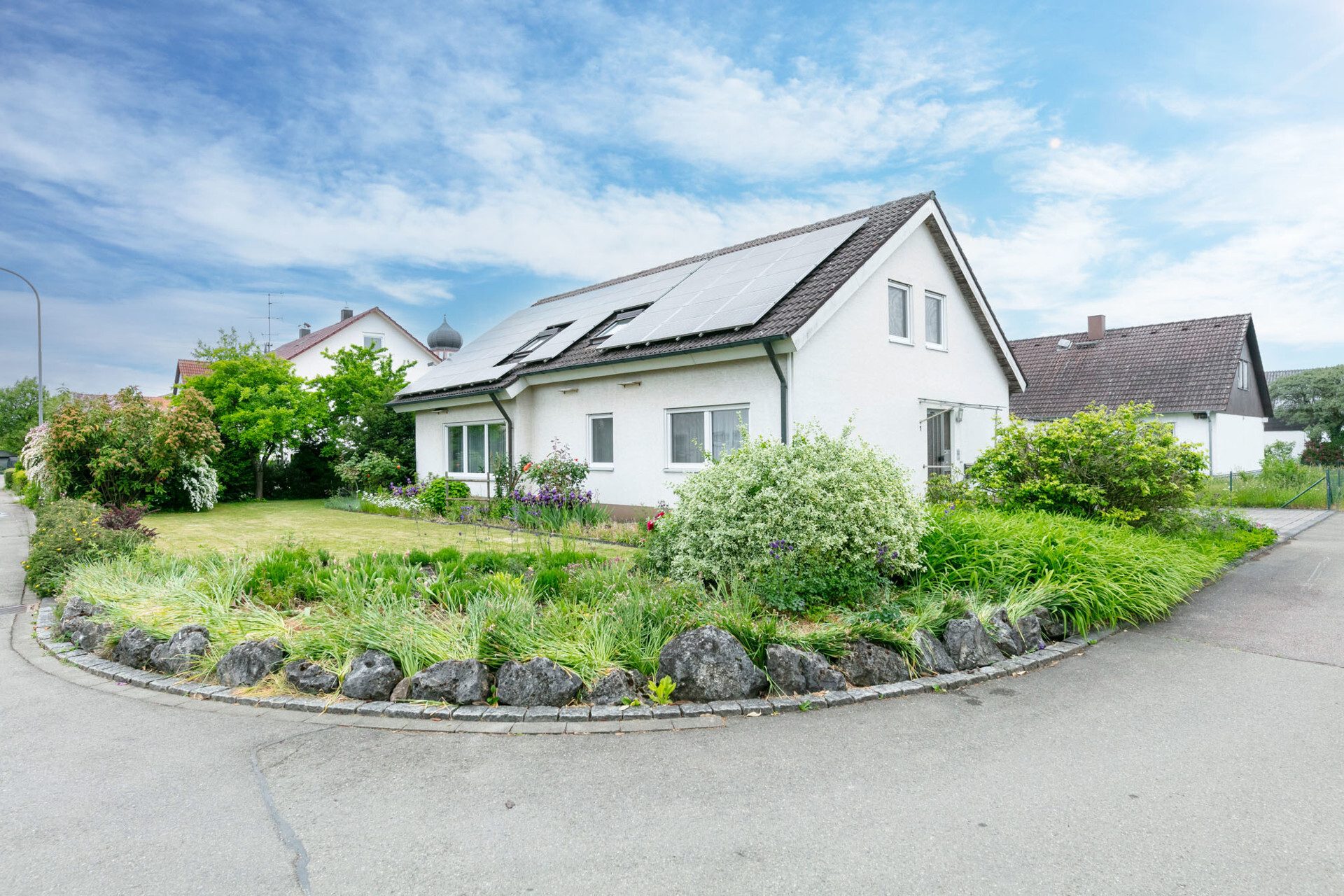 Immobilienangebot - Erbach - Alle - Hier hat die Familie viel Platz -
und viele Optionen für die nächsten Jahre