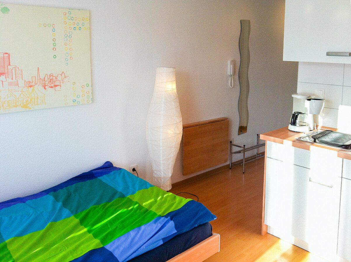 Immobilienangebot - Neu-Ulm - Alle - Komplett möbliertes Apartment - mit Balkon und Stellplatz