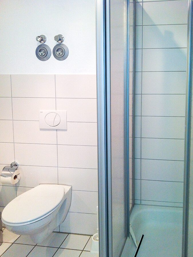 Immobilienangebot - Neu-Ulm - Alle - Komplett möbliertes Apartment - mit Balkon und Stellplatz