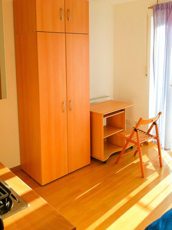 Immobilienangebot - Neu-Ulm - Alle - Komplett möbliertes Apartment - mit Balkon und Stellplatz
