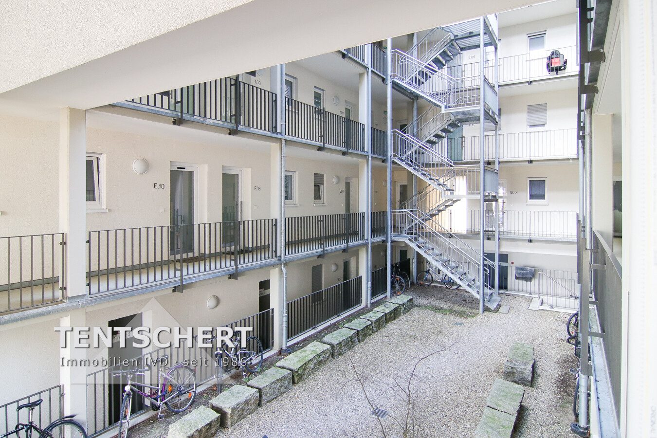 Immobilienangebot - Neu-Ulm - Alle - Komplett möbliertes Apartment - mit Balkon und Stellplatz