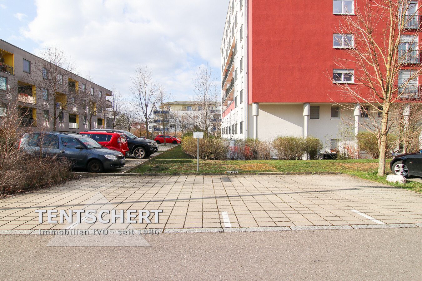 Immobilienangebot - Neu-Ulm - Alle - Komplett möbliertes Apartment - mit Balkon und Stellplatz