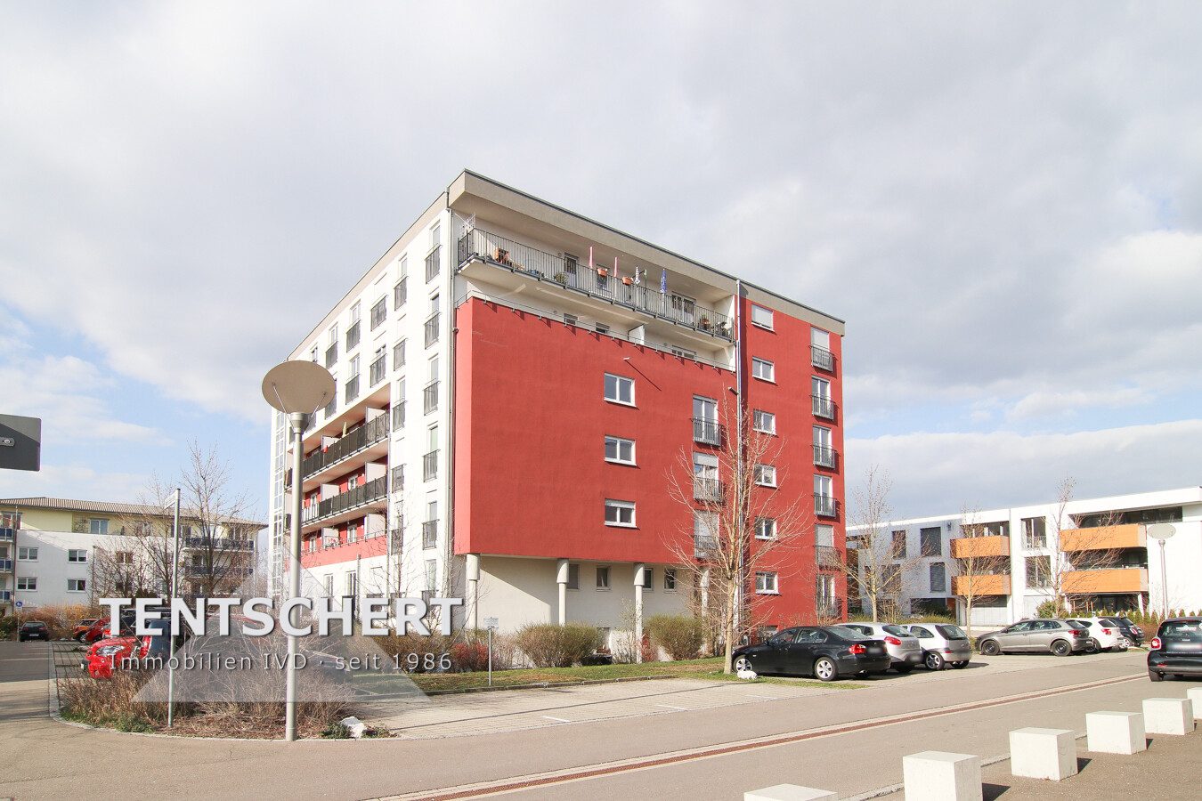 Immobilienangebot - Neu-Ulm - Alle - Komplett möbliertes Apartment - mit Balkon und Stellplatz
