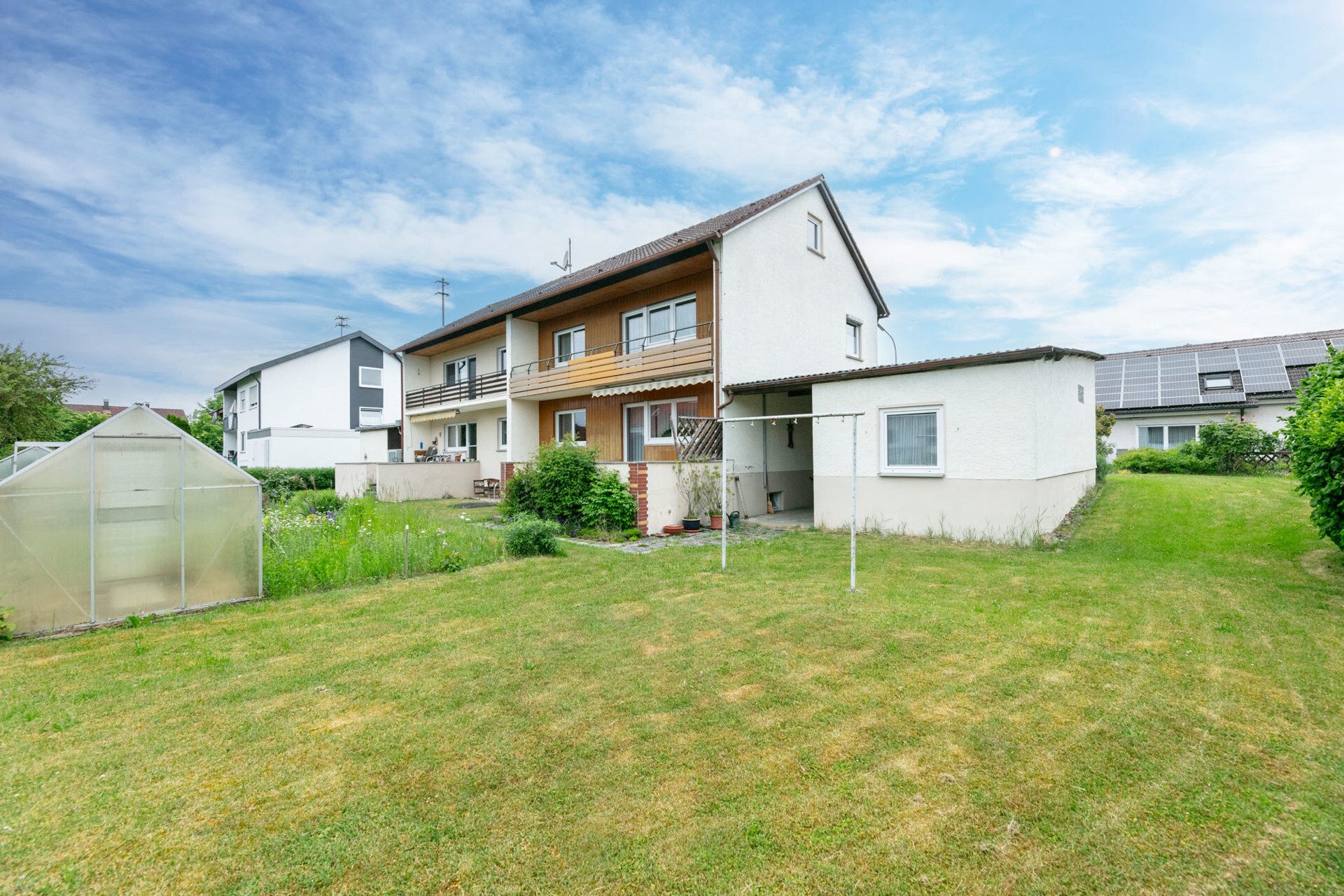 Immobilienangebot - Erbach - Alle - Gemütlichkeit und viel Charme - 
Doppelhaushälfte mit sonnigem Grundstück