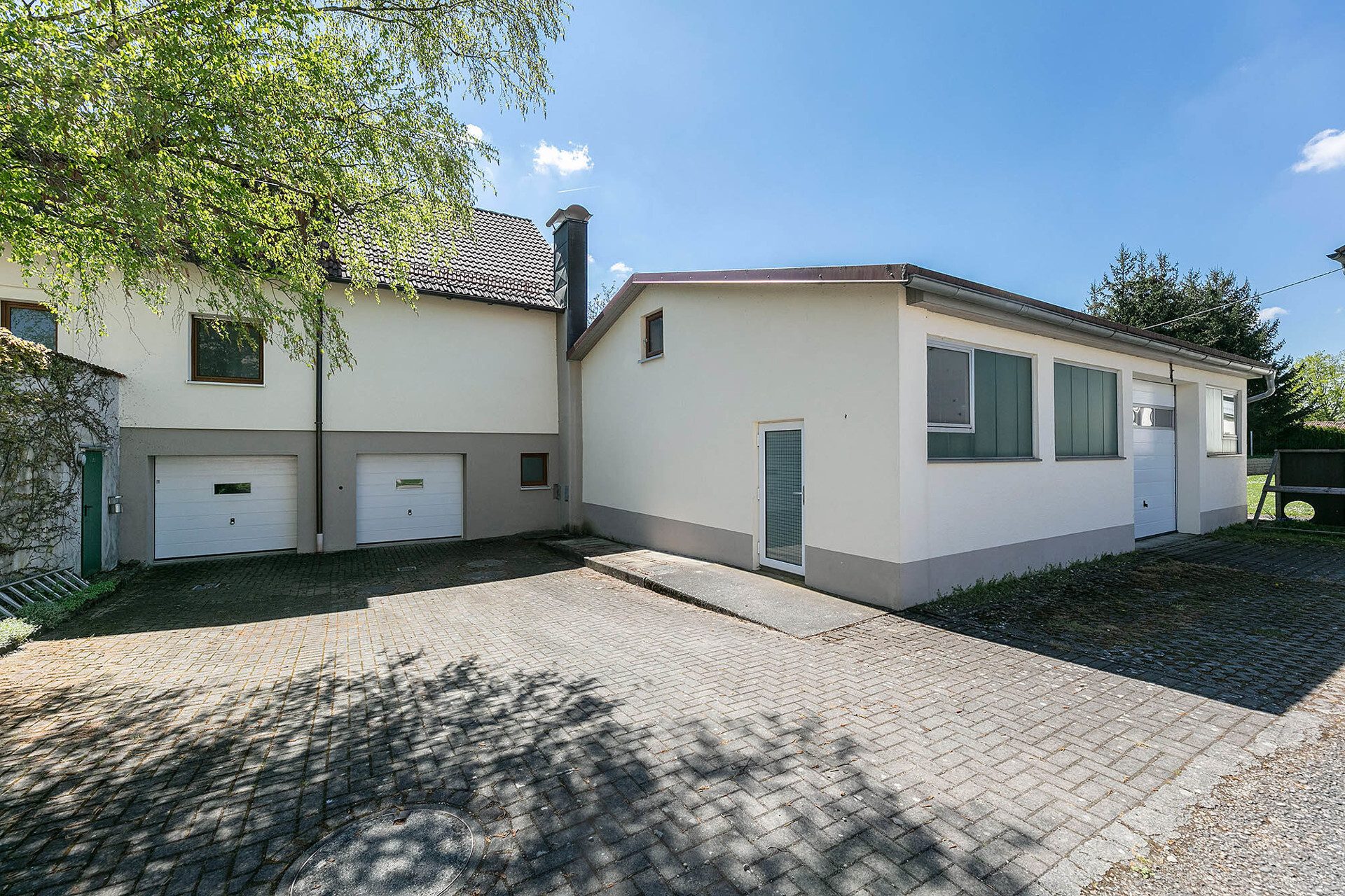Immobilienangebot - Illertissen - Alle - Raum für Leben, Arbeit & Träume – 
Ihr Familien-& Geschäftssitz am Ortsrand