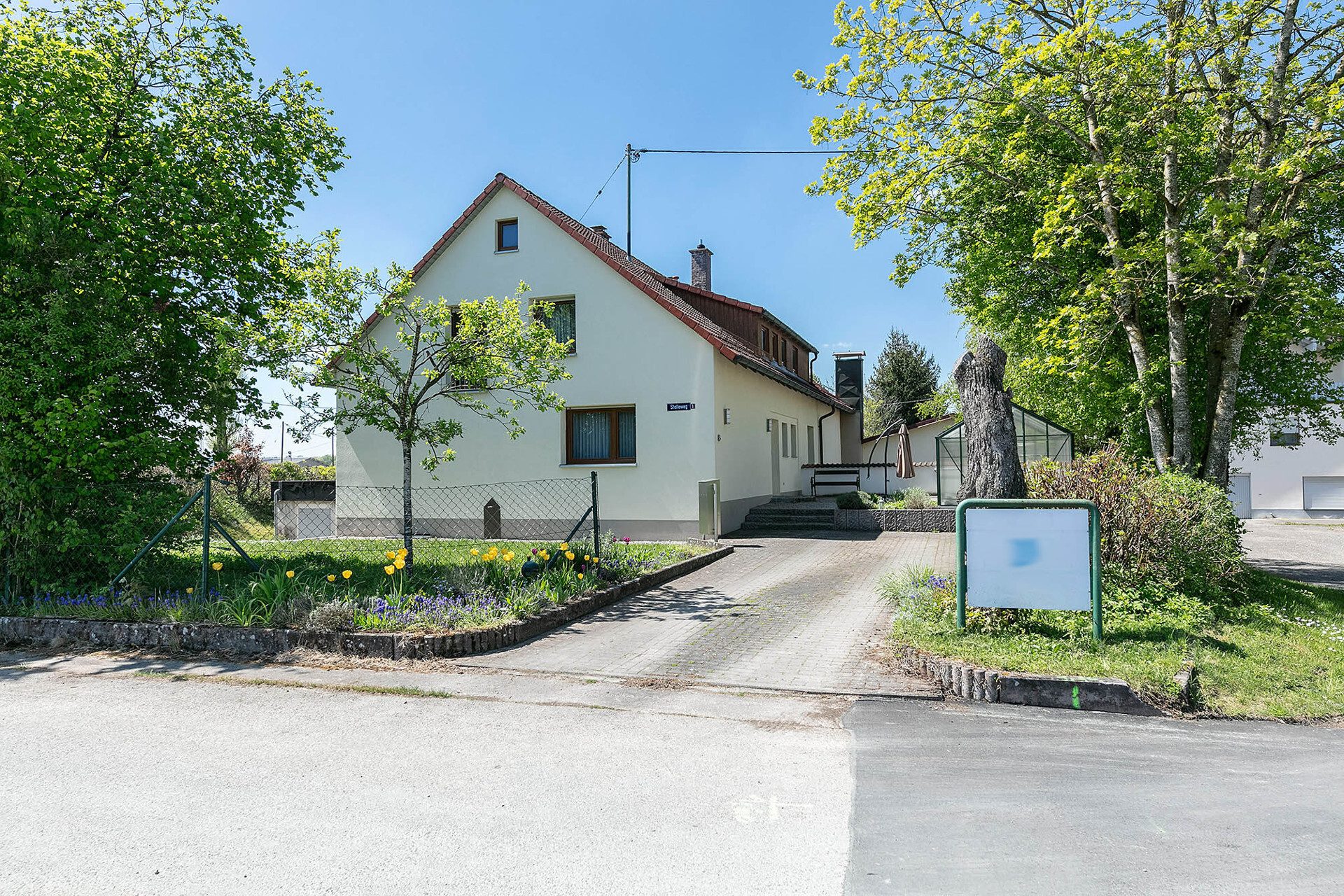 Immobilienangebot - Illertissen - Alle - Raum für Leben, Arbeit & Träume – 
Ihr Familien-& Geschäftssitz am Ortsrand