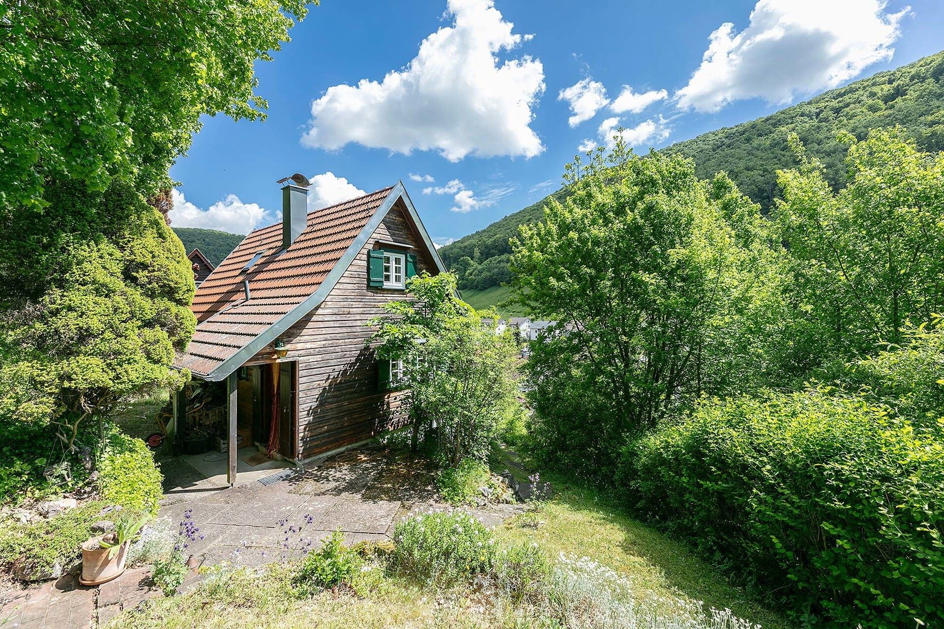 Immobilienangebot - Wiesensteig - Alle - - Ein Rückzugsort im Grünen - 
Möbliertes Ferienhaus in traumhafter Lage