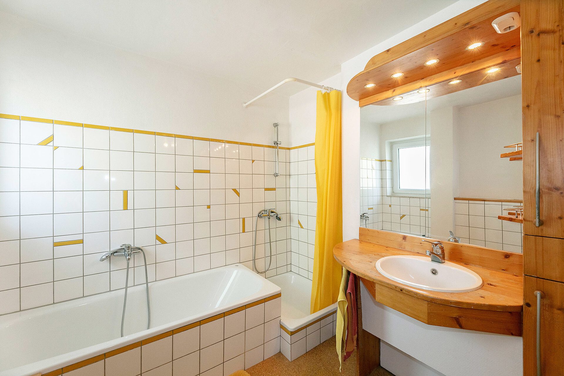 Immobilienangebot - Illertissen - Alle - Raum für Leben, Arbeit & Träume – 
Ihr Familien-& Geschäftssitz am Ortsrand