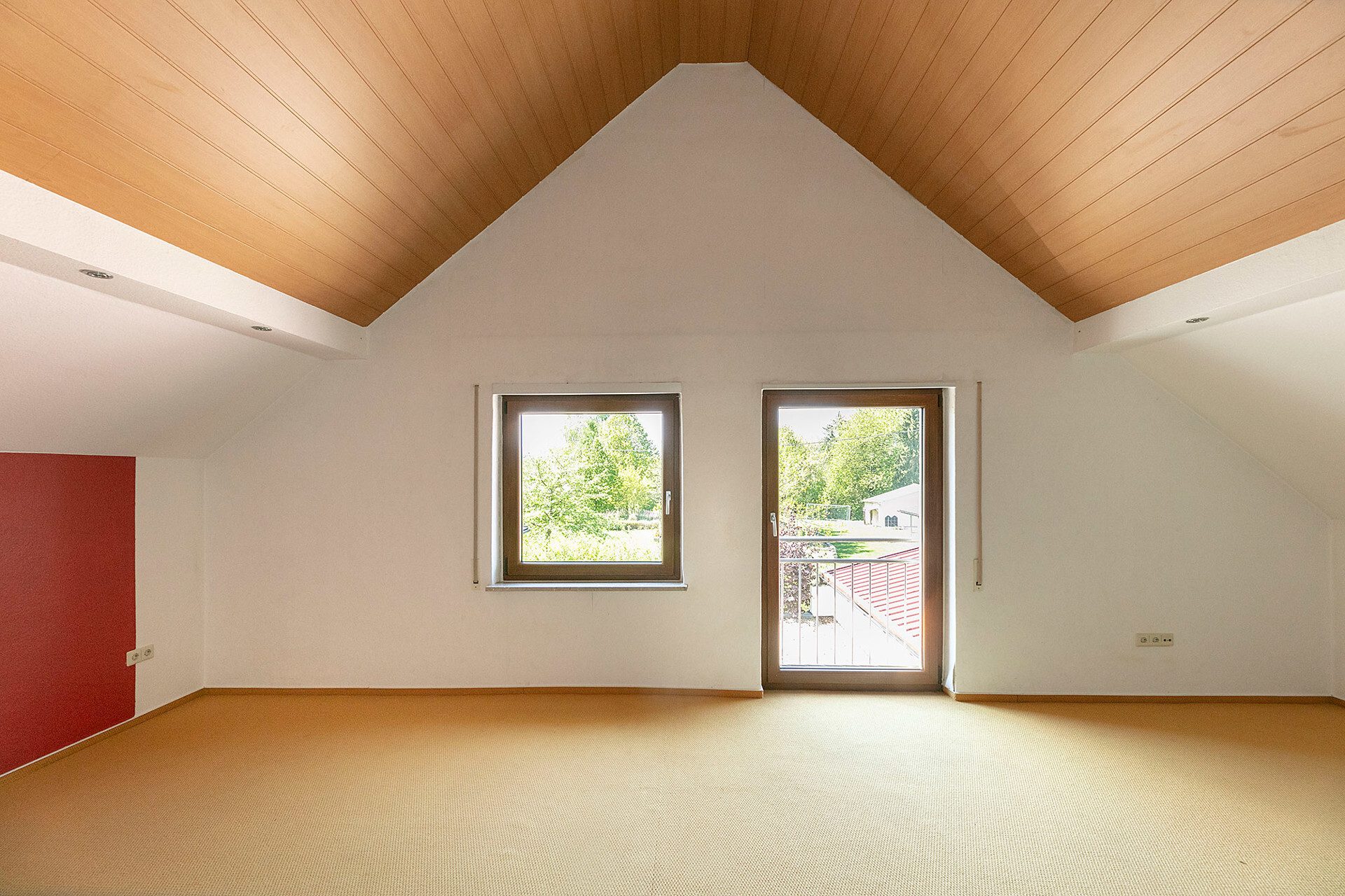 Immobilienangebot - Illertissen - Alle - Raum für Leben, Arbeit & Träume – 
Ihr Familien-& Geschäftssitz am Ortsrand