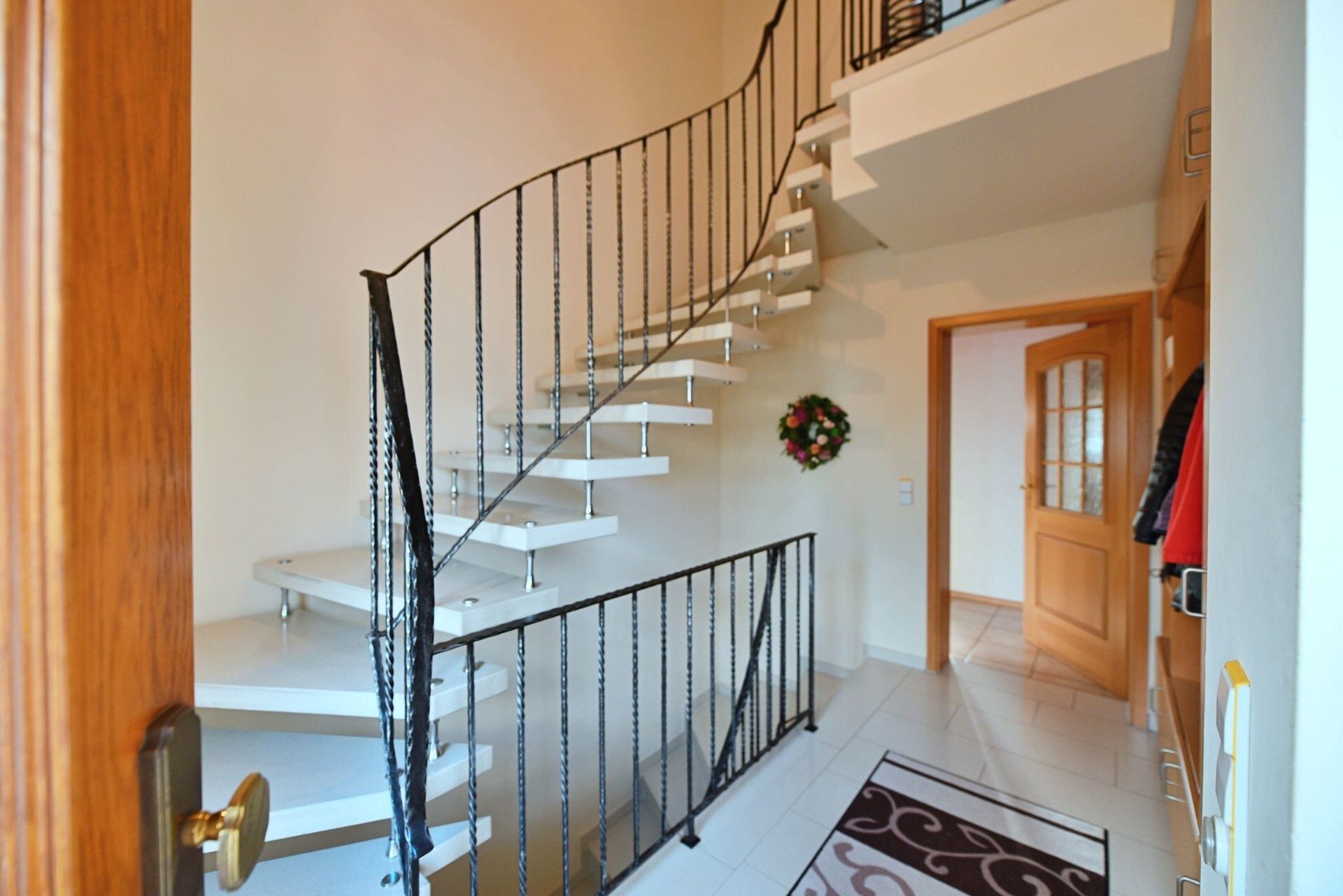 Immobilienangebot - Rammingen - Alle - Einfamilienhaus mit Traumgarten – Ihr grünes Paradies wartet!