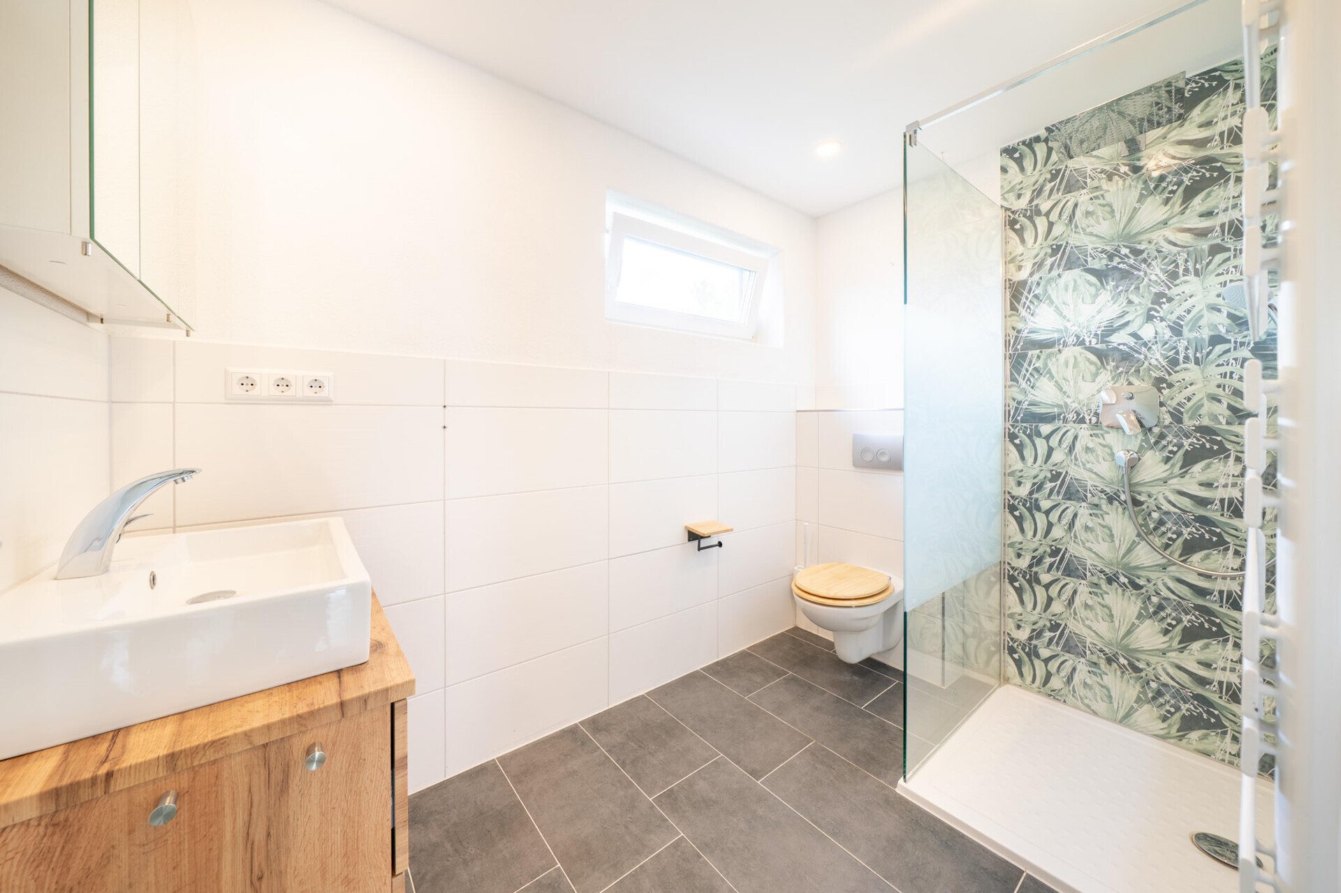 Immobilienangebot - Neu-Ulm / Holzschwang - Alle - Platz für alle! Flexible Nutzung dank großem Dachstudio
