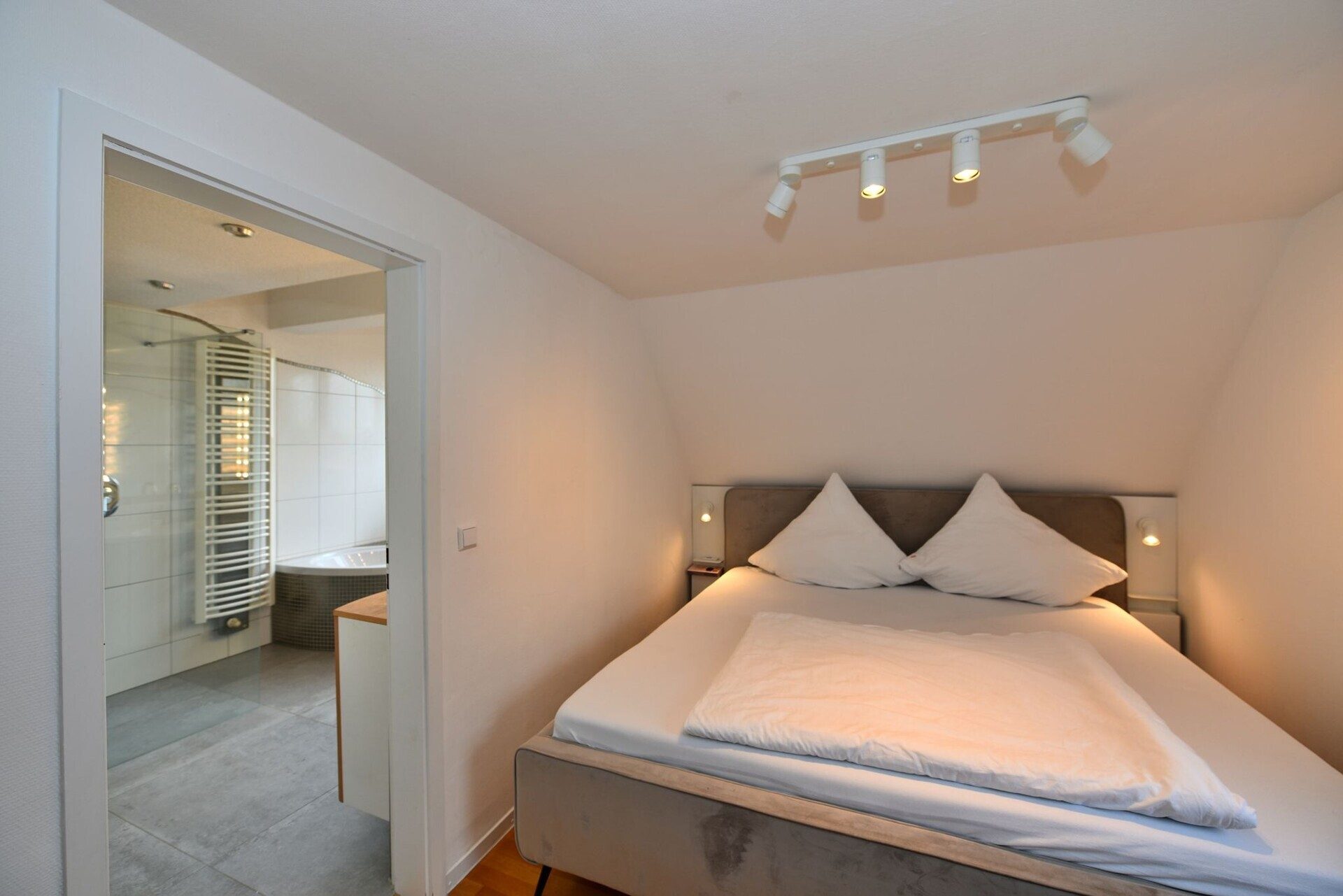Immobilienangebot - Laichingen / Machtolsheim - Alle - Charmantes Einfamilienhaus top ausgestattet
