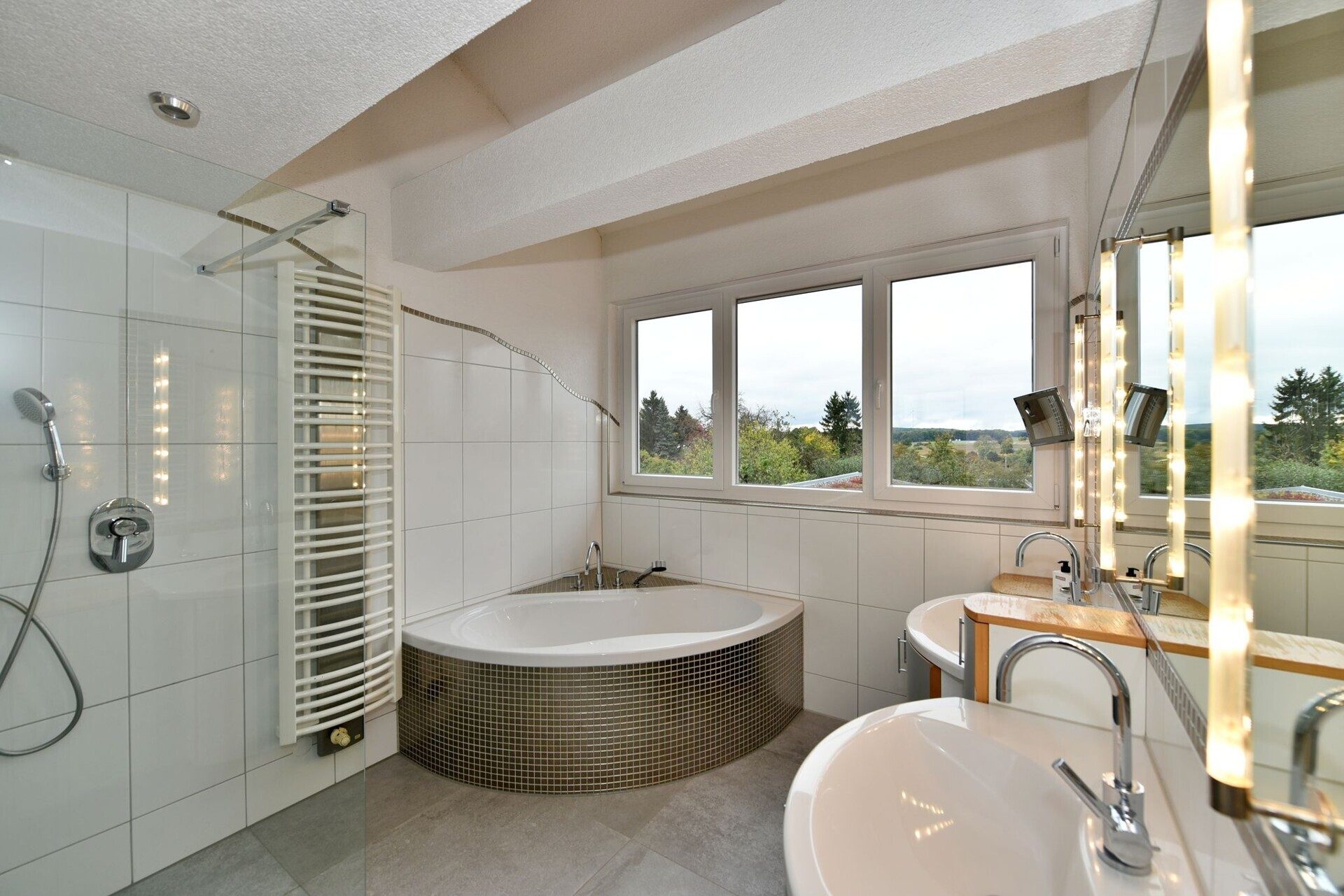 Immobilienangebot - Laichingen / Machtolsheim - Alle - Charmantes Einfamilienhaus top ausgestattet