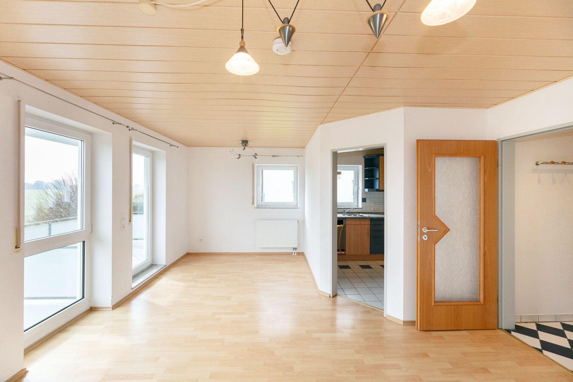 Immobilienangebot - Neu-Ulm/Burlafingen - Alle - Helle 3-Zimmer-Wohnung im Erdgeschoss mit Balkon und direktem Gartenzugang