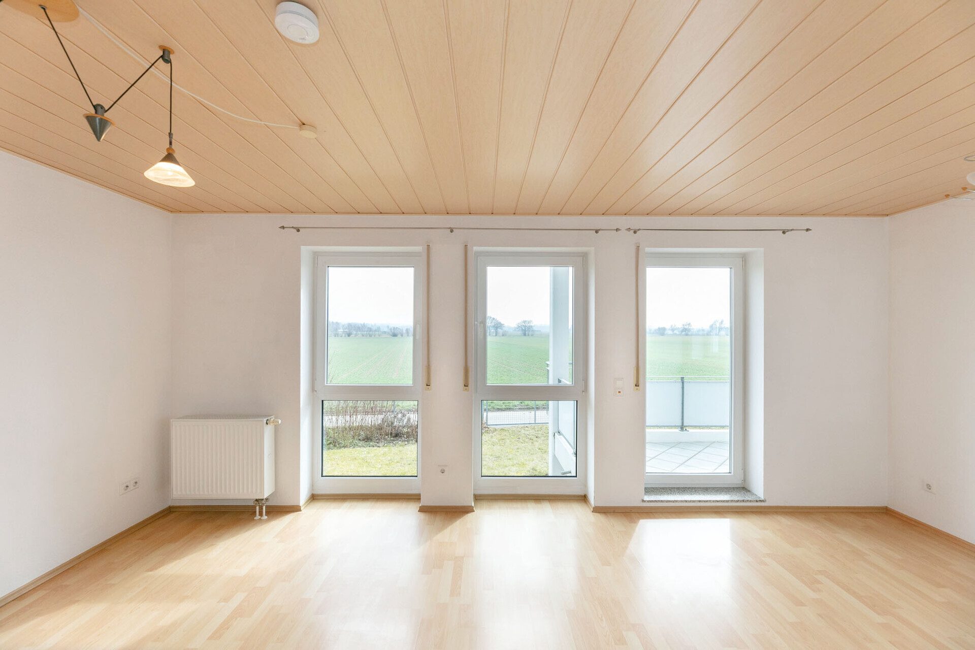 Immobilienangebot - Neu-Ulm/Burlafingen - Alle - Helle 3-Zimmer-Wohnung im Erdgeschoss mit Balkon und direktem Gartenzugang