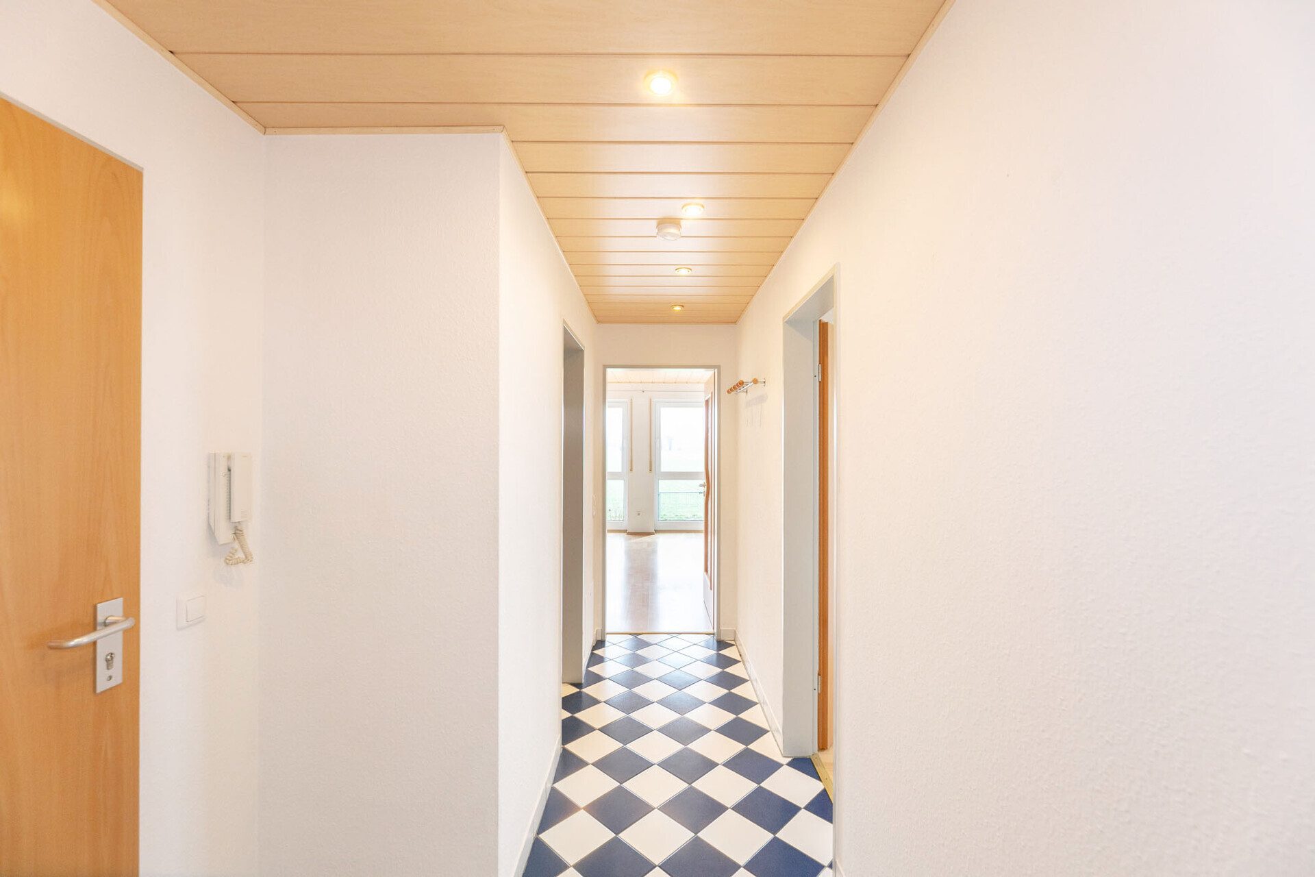 Immobilienangebot - Neu-Ulm/Burlafingen - Alle - Helle 3-Zimmer-Wohnung im Erdgeschoss mit Balkon und direktem Gartenzugang
