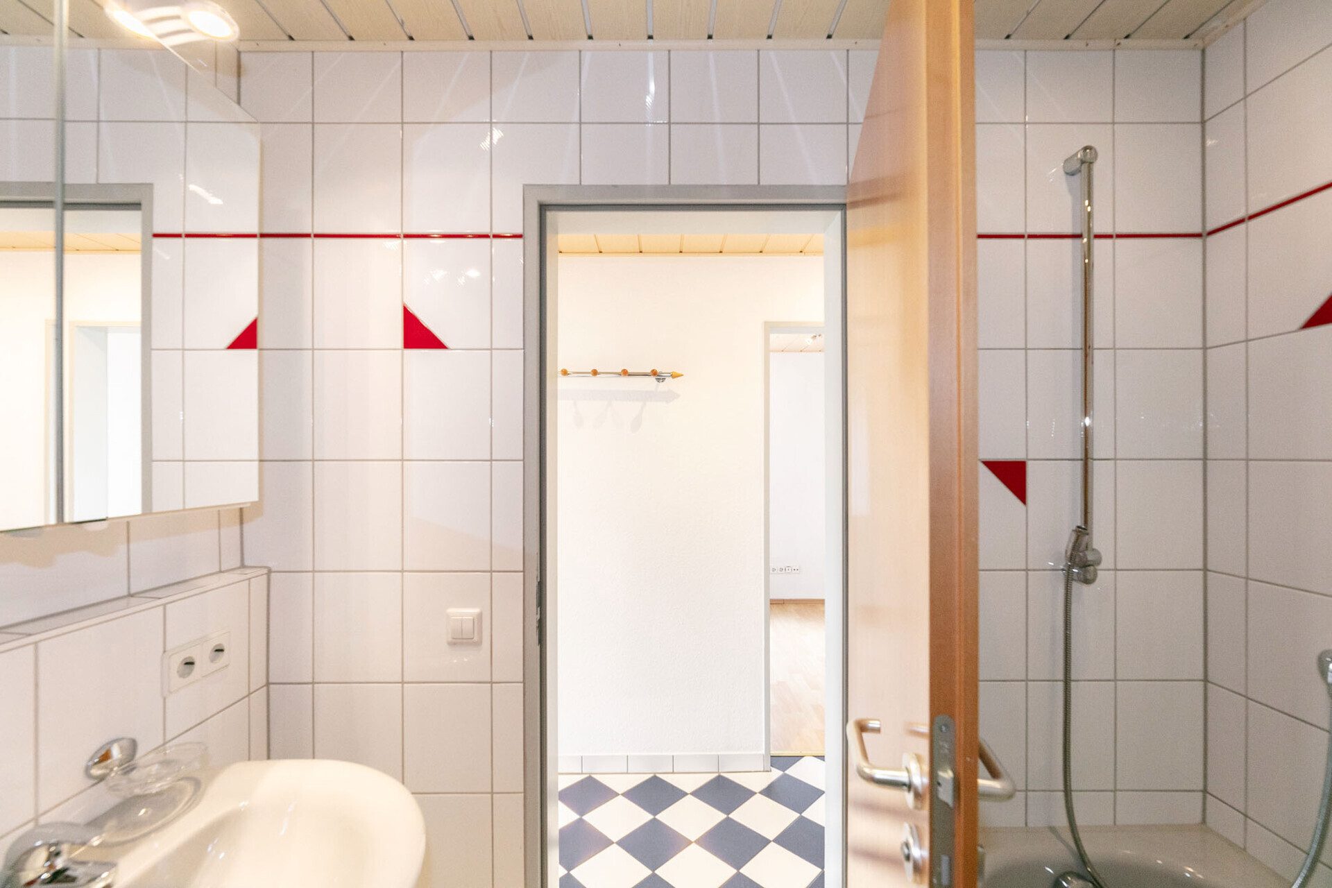 Immobilienangebot - Neu-Ulm/Burlafingen - Alle - Helle 3-Zimmer-Wohnung im Erdgeschoss mit Balkon und direktem Gartenzugang