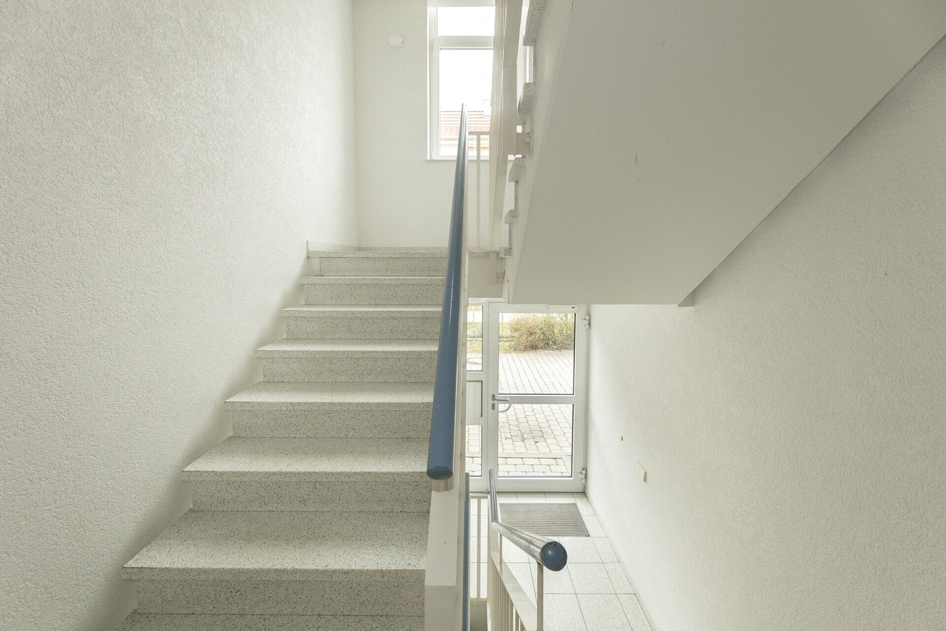 Immobilienangebot - Neu-Ulm/Burlafingen - Alle - Helle 3-Zimmer-Wohnung im Erdgeschoss mit Balkon und direktem Gartenzugang