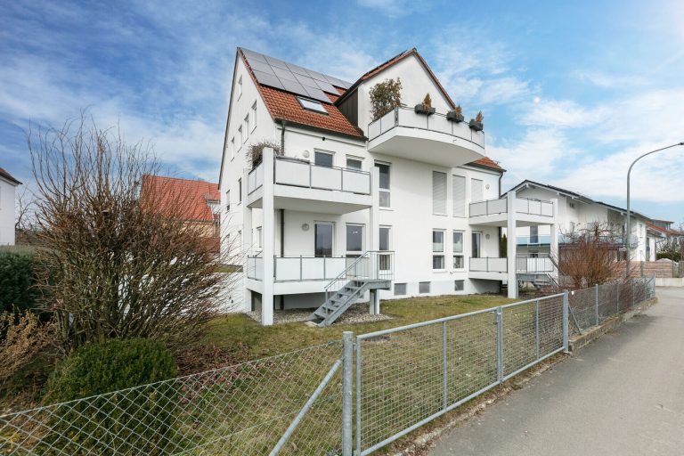 Immobilienangebot - Neu-Ulm/Burlafingen - Alle - Helle 3-Zimmer-Wohnung im Erdgeschoss mit Balkon und direktem Gartenzugang