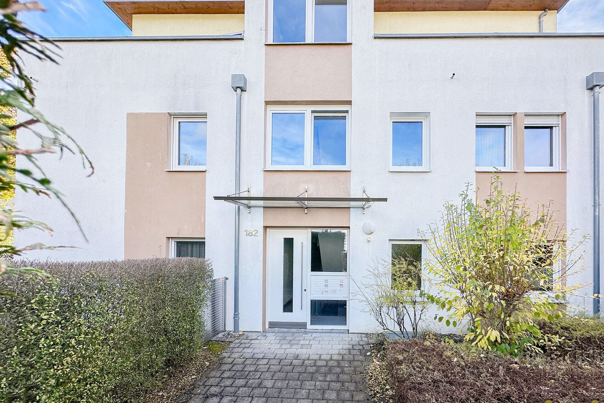 Titelbild Immobilienangebot - Ulm-Eselsberg - Alle - Moderne 3-Zimmer-Wohnung mit Südbalkon und TG-Stellplatz am Ulmer Eselsberg
