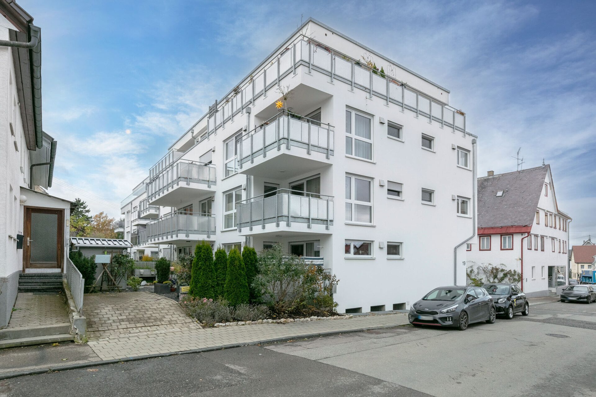Außenansicht Immobilienangebot - Laichingen - Alle - Ruhig wohnen, zentral leben – 2-Zimmer-Wohnung mit Aufzug & Tiefgarage
