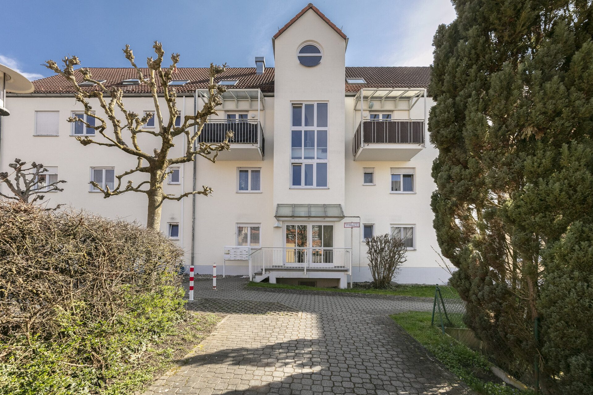 Immobilienangebot - Günzburg - Alle - Zentrale 3-Zimmer-Wohnung mit Balkon & TG – sofort einziehen oder vermieten