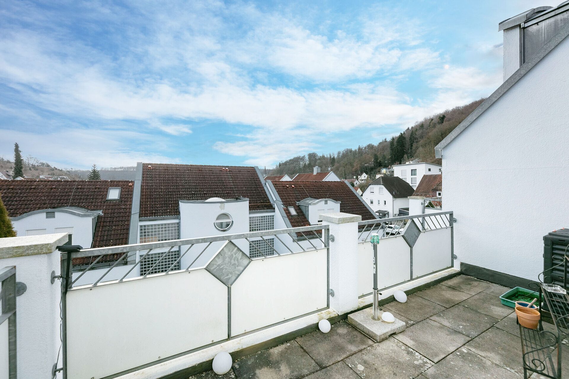 Immobilienangebot - Blaustein/Herrlingen - Alle - Dachgeschosswohnung mit Charme - einziehen und wohlfühlen