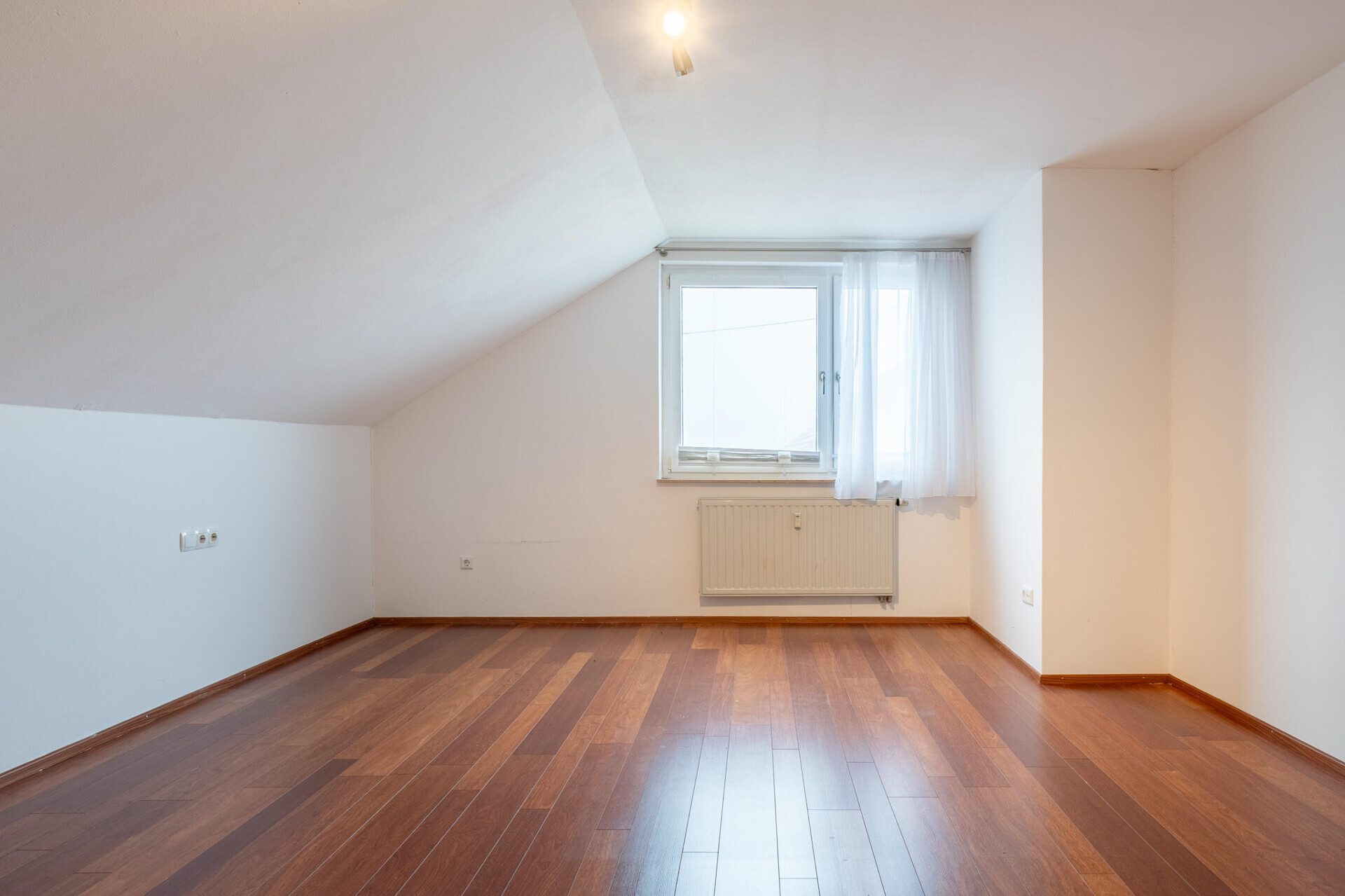 Immobilienangebot - Dornstadt / Tomerdingen - Alle - Traumhafte Dachgeschosswohnung mit Dachterrasse & eigenem Garten