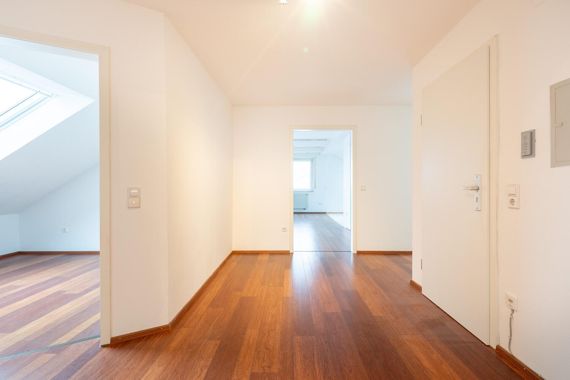 Immobilienangebot - Dornstadt / Tomerdingen - Alle - Traumhafte Dachgeschosswohnung mit Dachterrasse & eigenem Garten