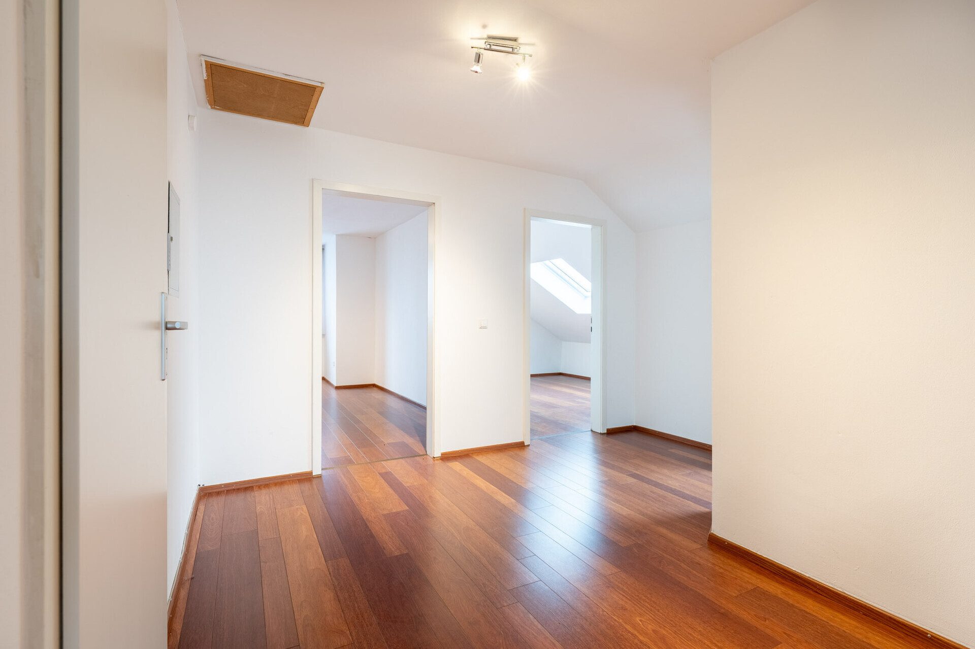 Immobilienangebot - Dornstadt / Tomerdingen - Alle - Traumhafte Dachgeschosswohnung mit Dachterrasse & eigenem Garten