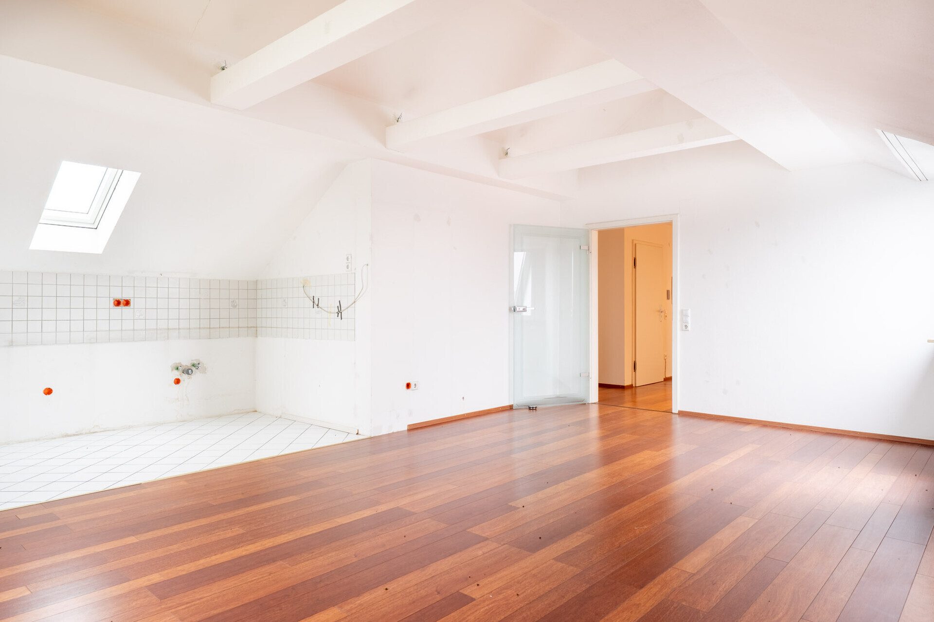 Immobilienangebot - Dornstadt / Tomerdingen - Alle - Traumhafte Dachgeschosswohnung mit Dachterrasse & eigenem Garten