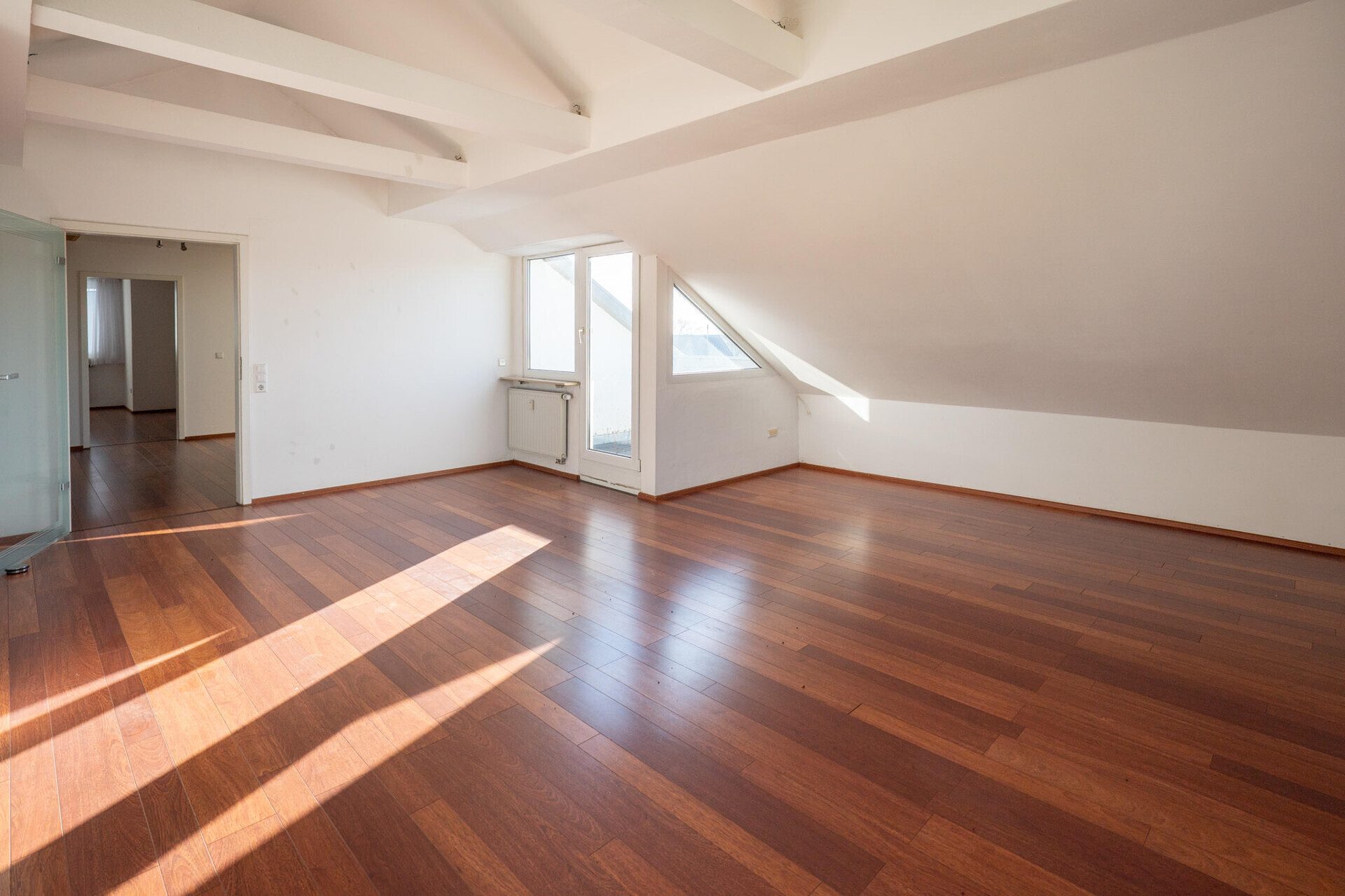 Immobilienangebot - Dornstadt / Tomerdingen - Alle - Traumhafte Dachgeschosswohnung mit Dachterrasse & eigenem Garten