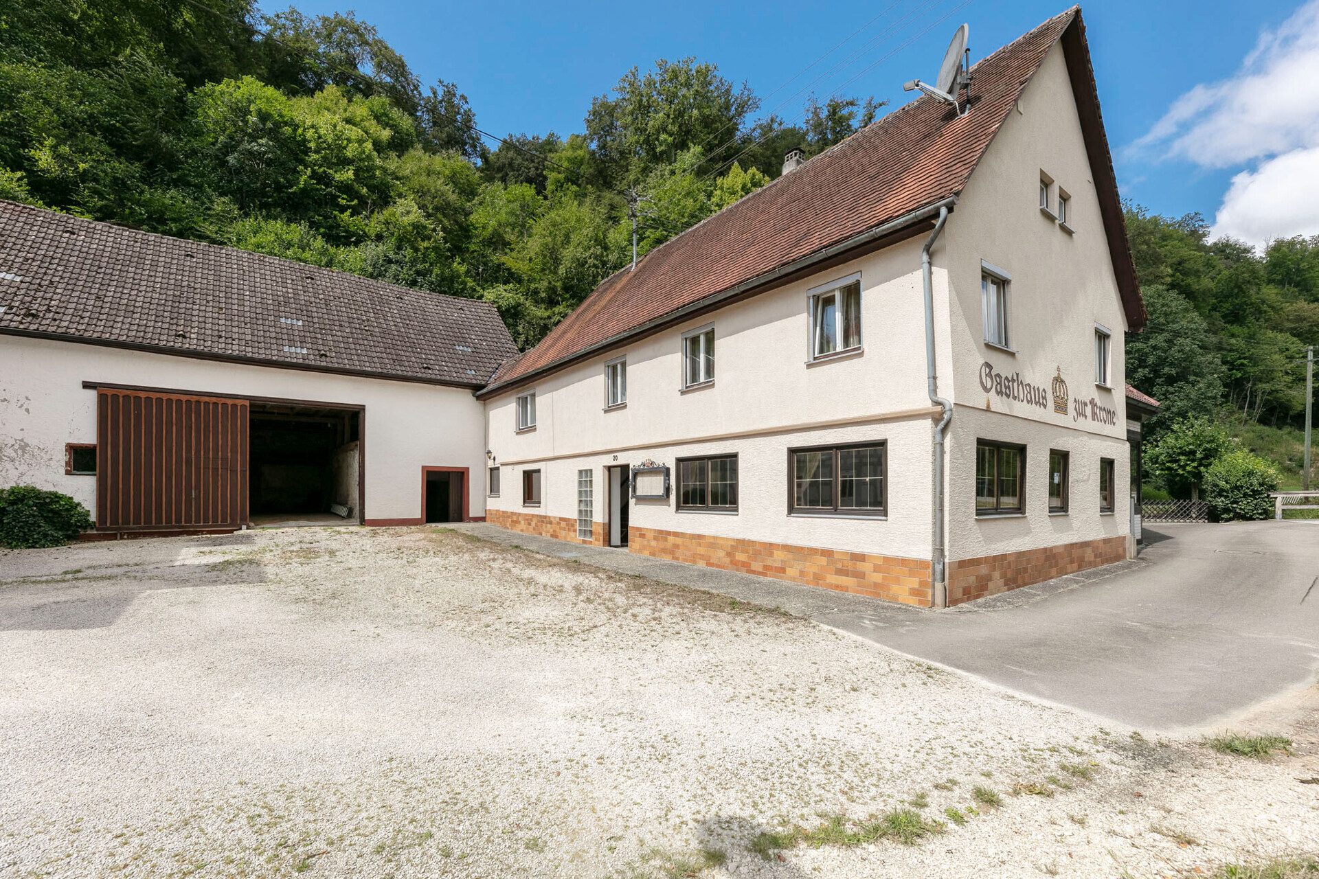 Immobilienangebot - Blaustein/Lautern - Alle - Idyllisches Gastronomieobjekt mit Wohnung, Scheune und Biergarten
