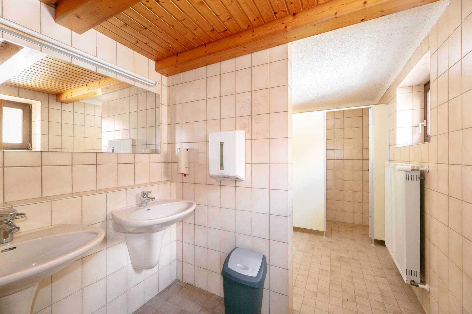 Immobilienangebot - Blaustein/Lautern - Alle - Idyllisches Gastronomieobjekt mit Wohnung, Scheune und Biergarten