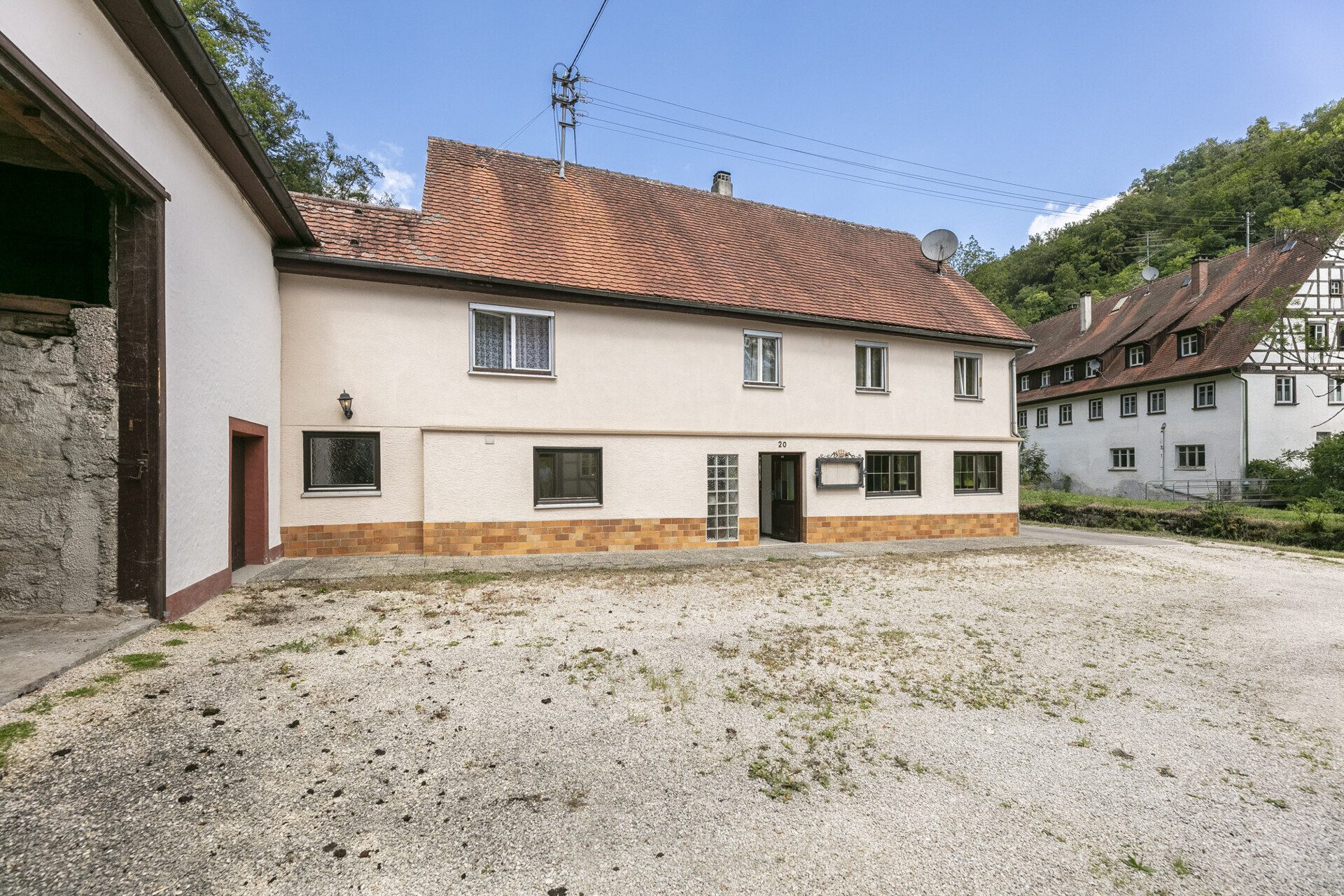 Immobilienangebot - Blaustein/Lautern - Alle - Idyllisches Gastronomieobjekt mit Wohnung, Scheune und Biergarten