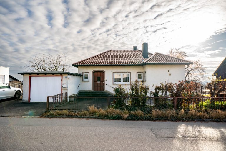 Immobilienangebot - Erbach - Alle - Viel Platz zum Leben: Einfamilienhaus mit Garten, Kamin und Rückzugsorten