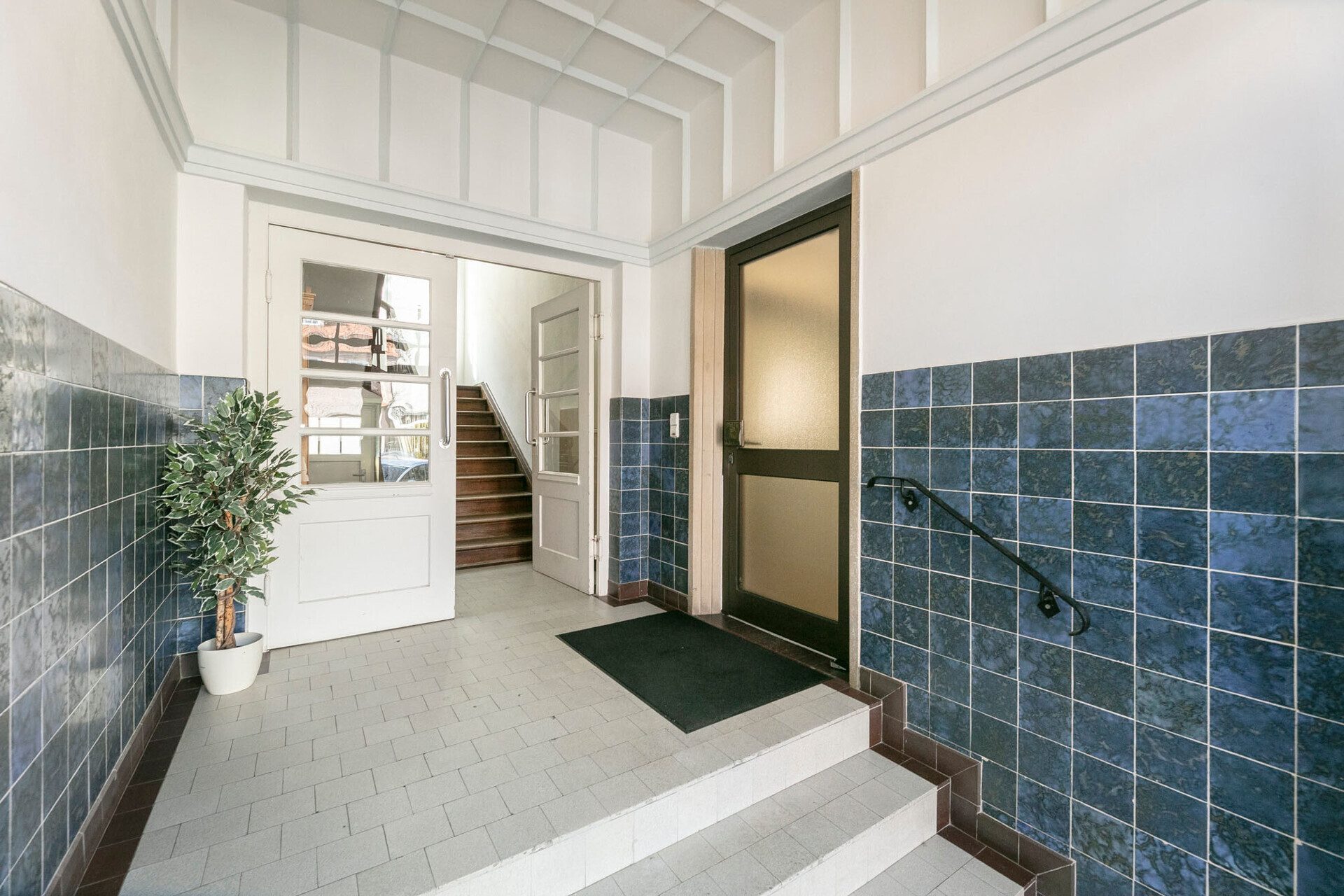 Immobilienangebot - Weißenhorn - Alle - Wohn- und Geschäftshaus mit Ausbaupotenzial und vermieteter Bürofläche