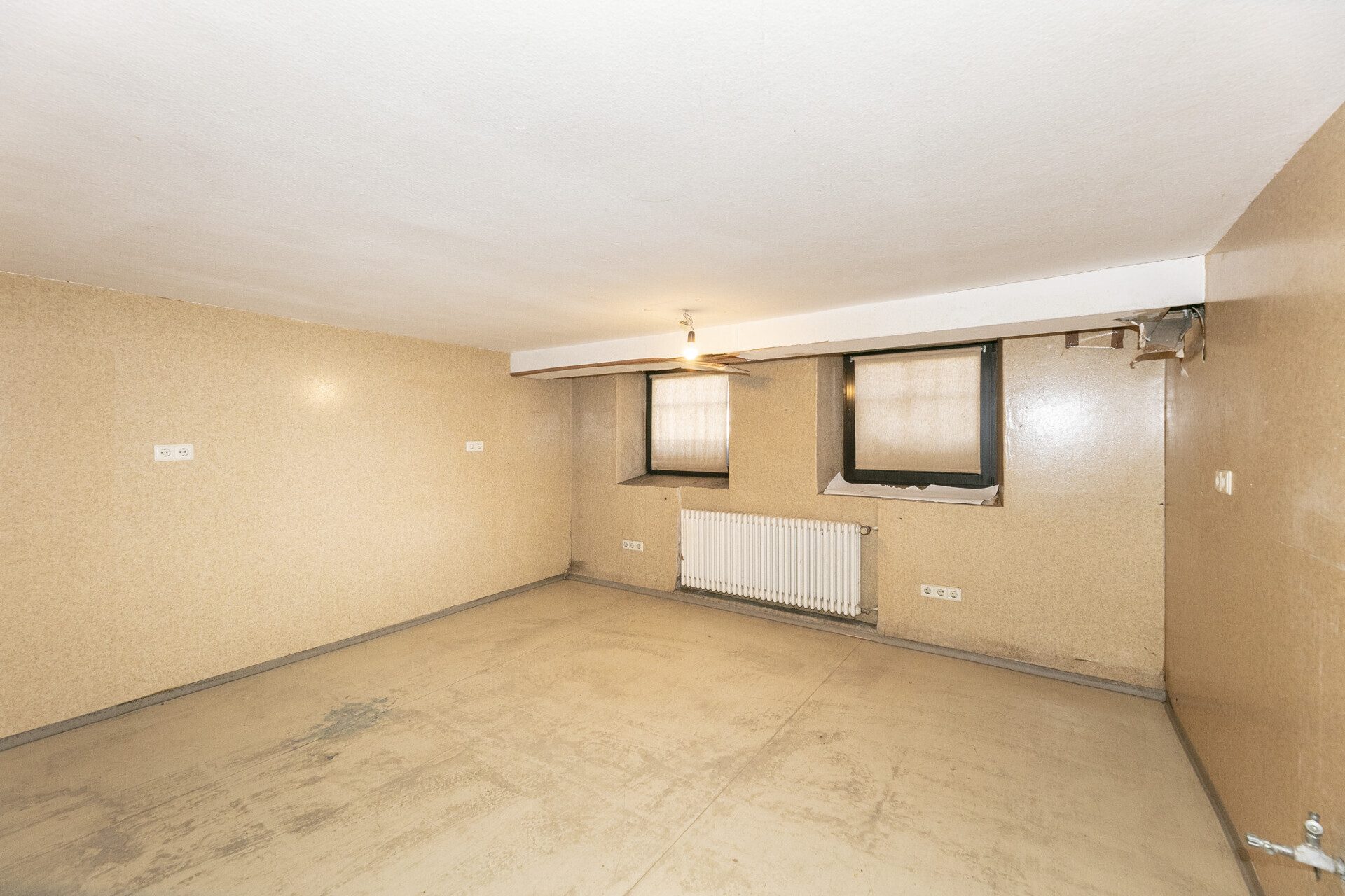 Immobilienangebot - Weißenhorn - Alle - Wohn- und Geschäftshaus mit Ausbaupotenzial und vermieteter Bürofläche