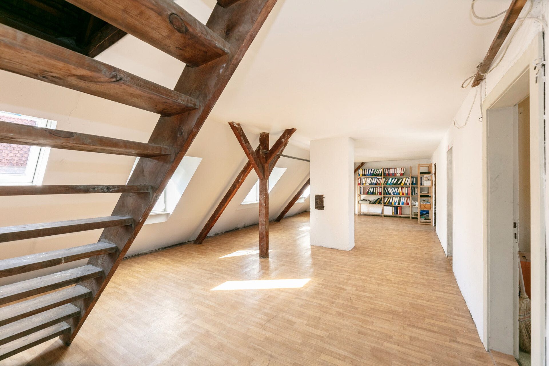 Immobilienangebot - Weißenhorn - Alle - Wohn- und Geschäftshaus mit Ausbaupotenzial und vermieteter Bürofläche